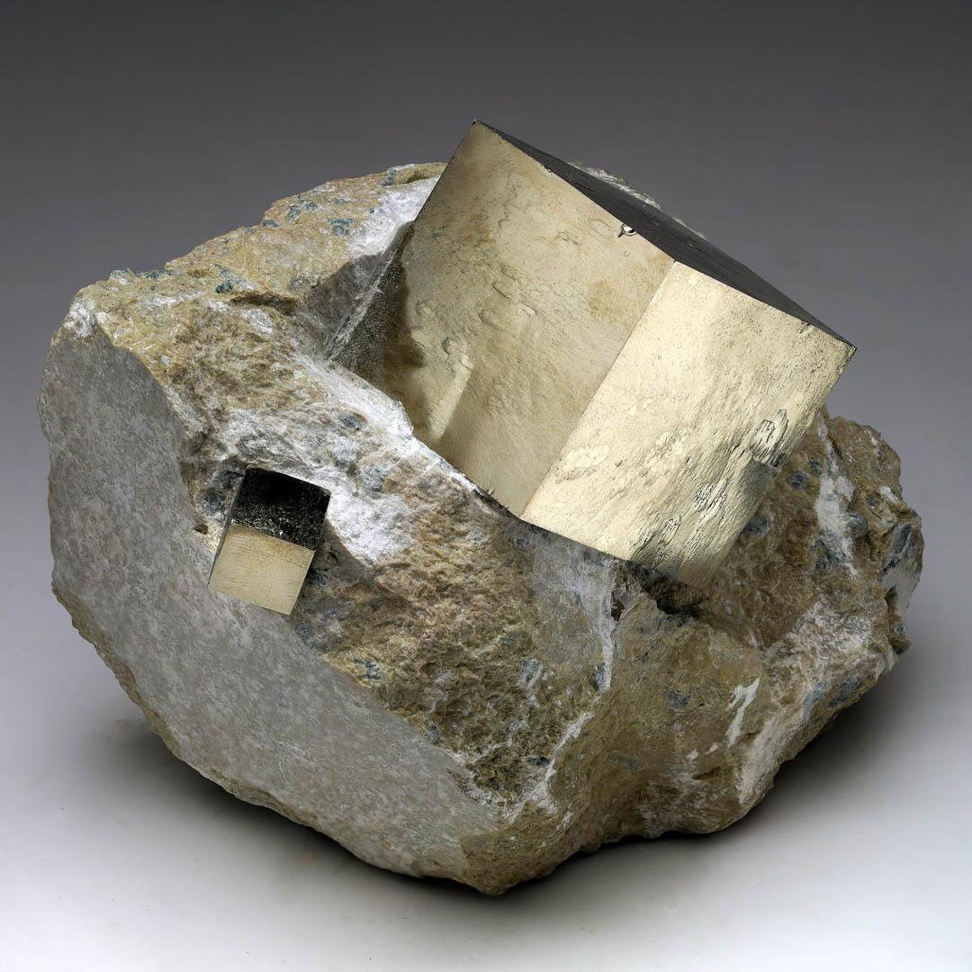 Cubi di pirite spagnola su matrice di basalto // 2,72 Lb. In condizioni Nuovo in vendita a New York, NY