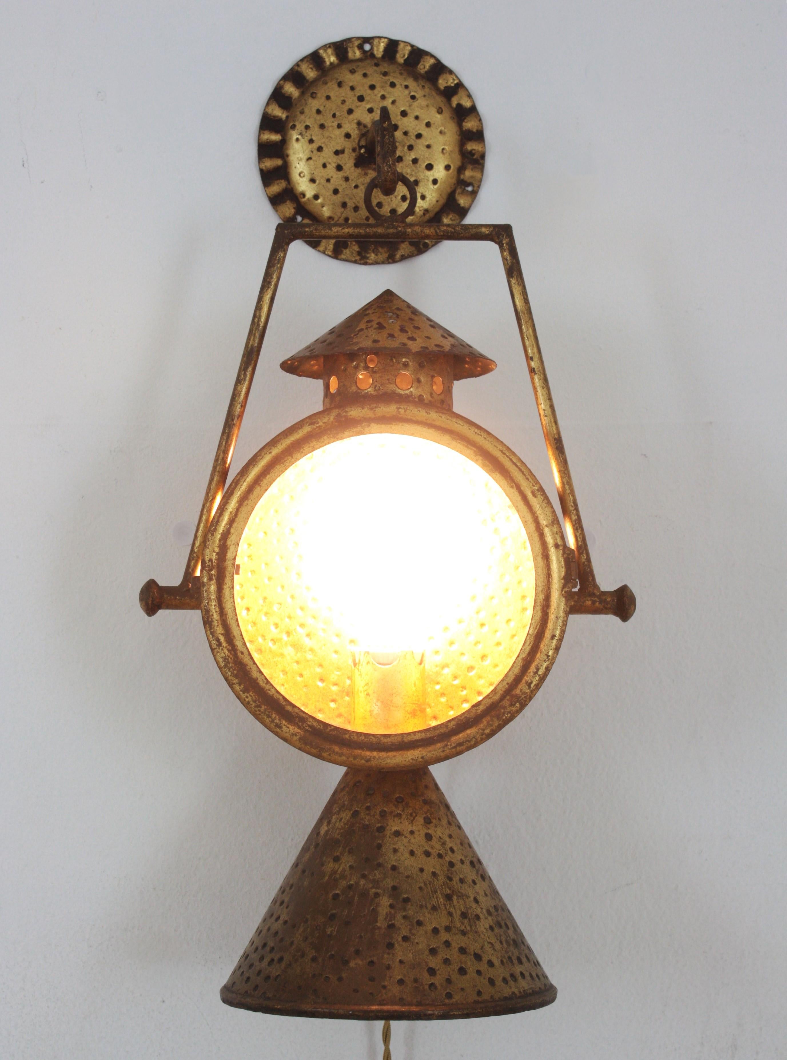 Spanish Railway Design Large Hanging Wall Lantern or Sconce in Gilt Iron In Good Condition For Sale In Barcelona, ES