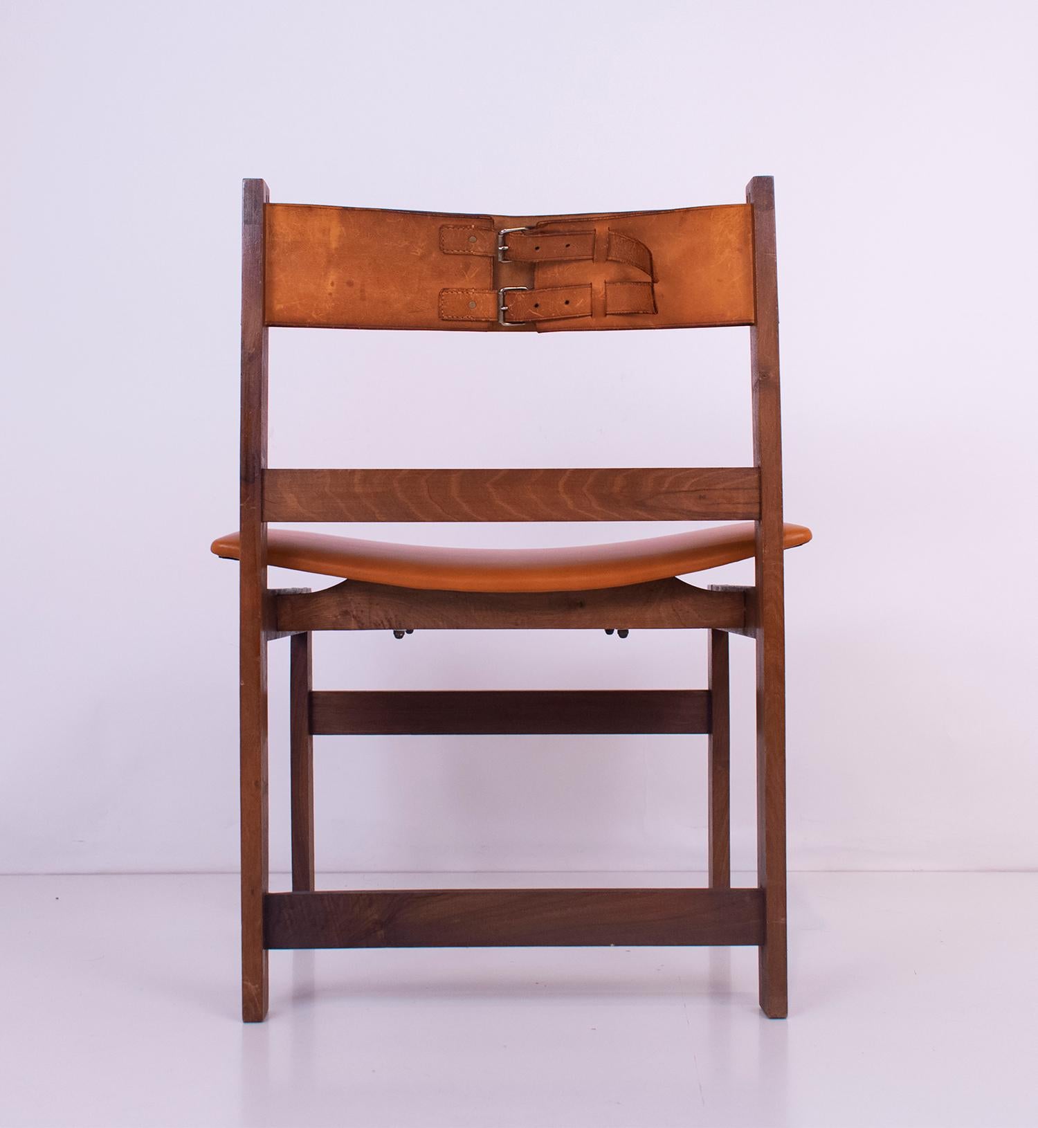 Mid-20th Century Spanish Rationalist Syle Chair in Wood and Leather For Sale