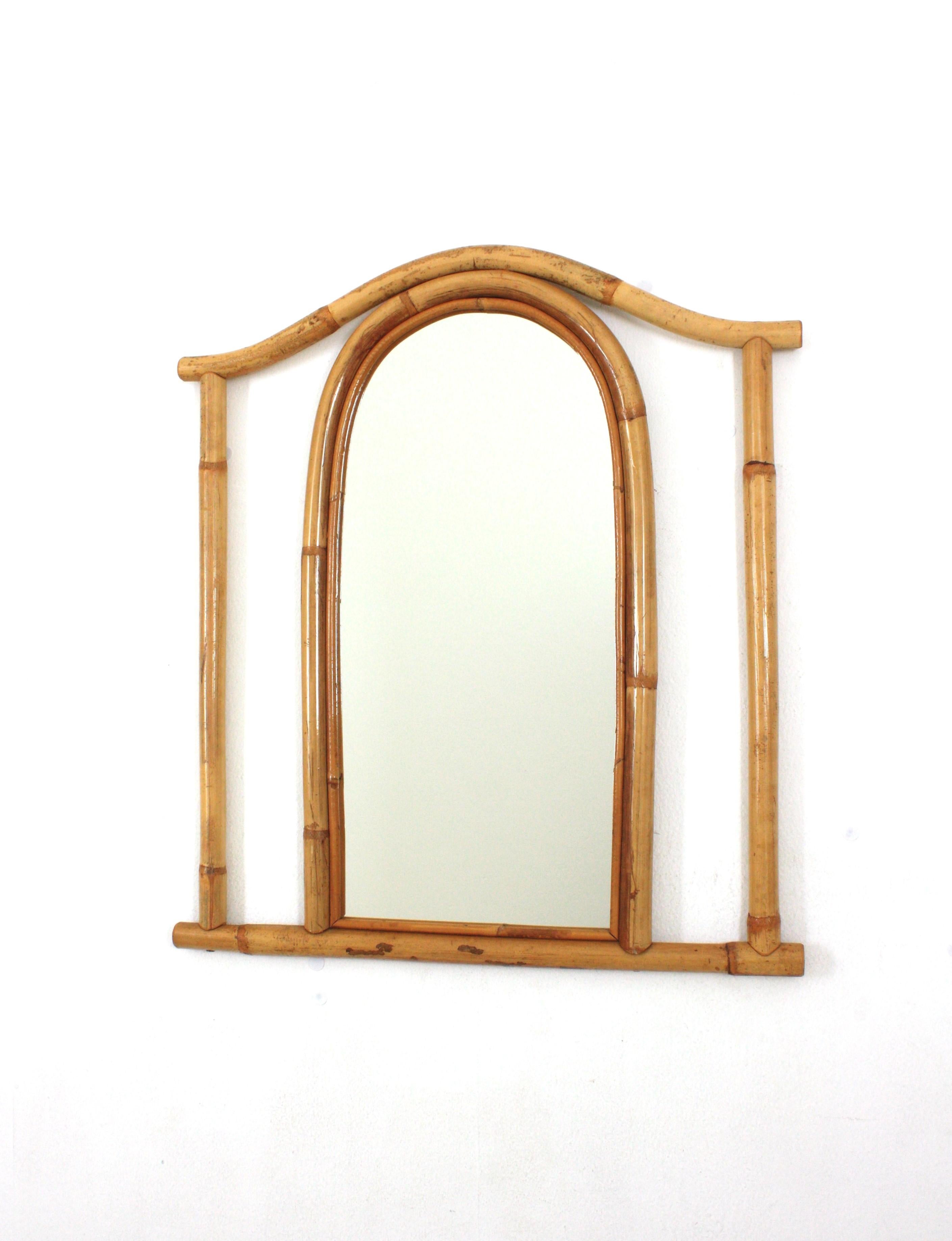 XX secolo Specchio ad arco in rattan spagnolo con cornice geometrica, design a pagoda, anni '60 in vendita