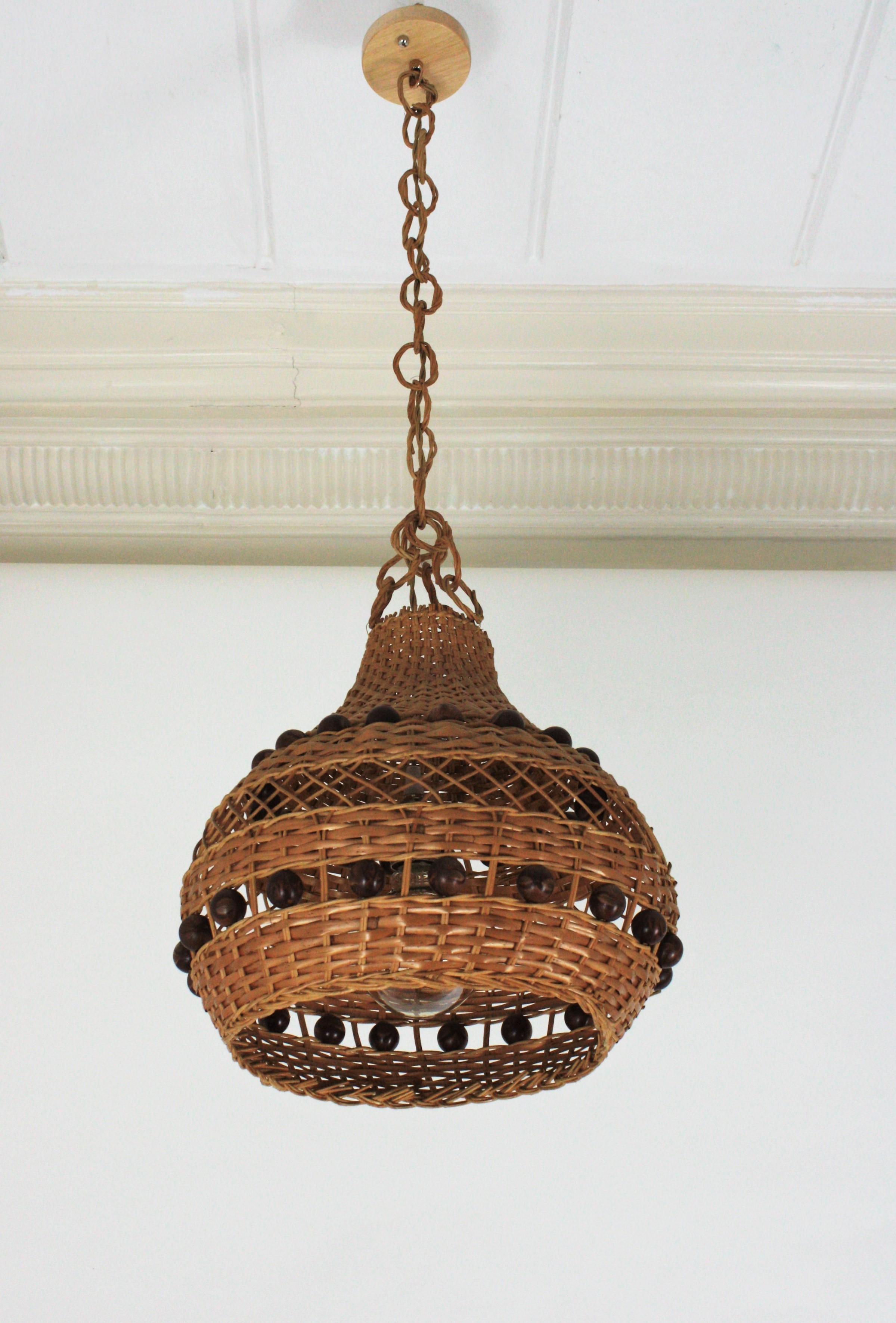 Lámpara Colgante / Farol de Ratán Español con Detalles de Bolas siglo XX en venta