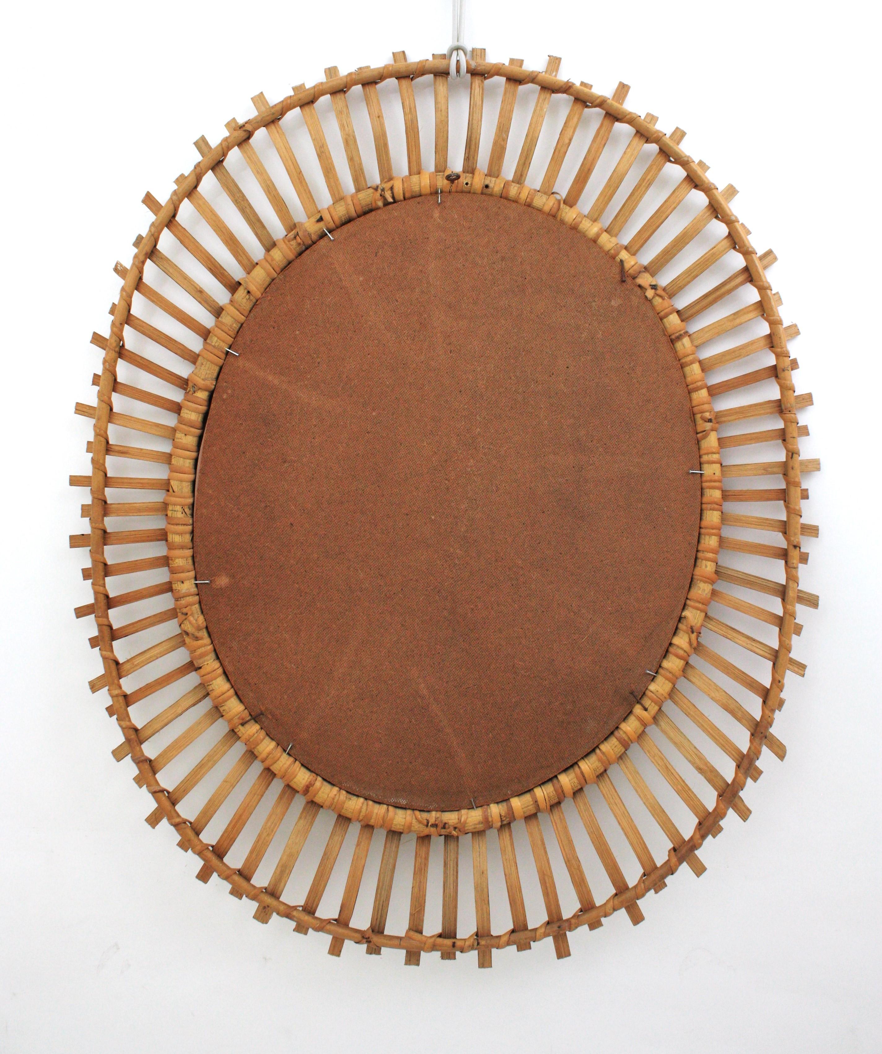 Miroir en bambou et rotin espagnol Miroir ovale ensoleillé / Miroir mural en vente 4