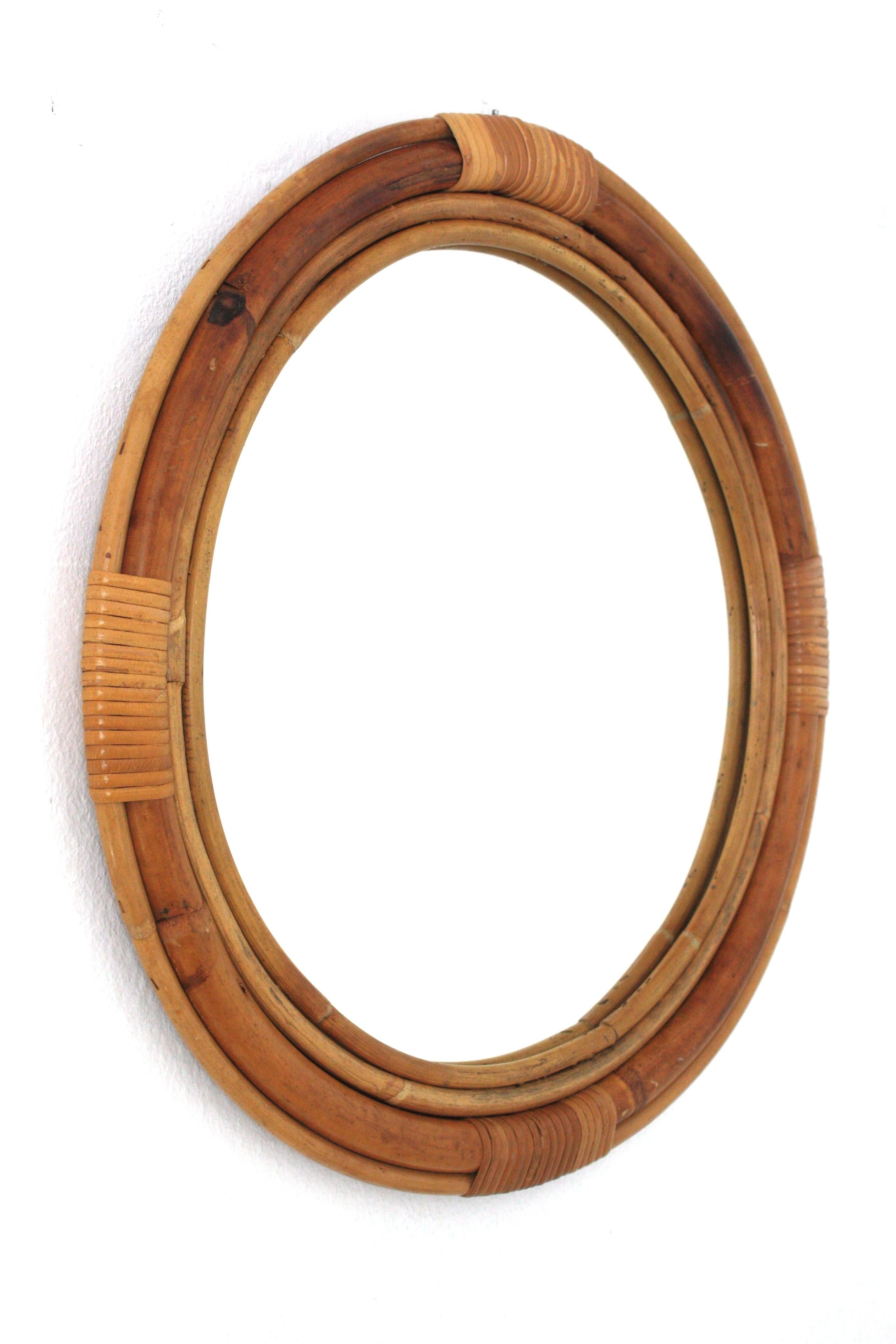 Mid-Century moderno Specchio da parete rotondo in rattan spagnolo e bambù, anni '50 in vendita