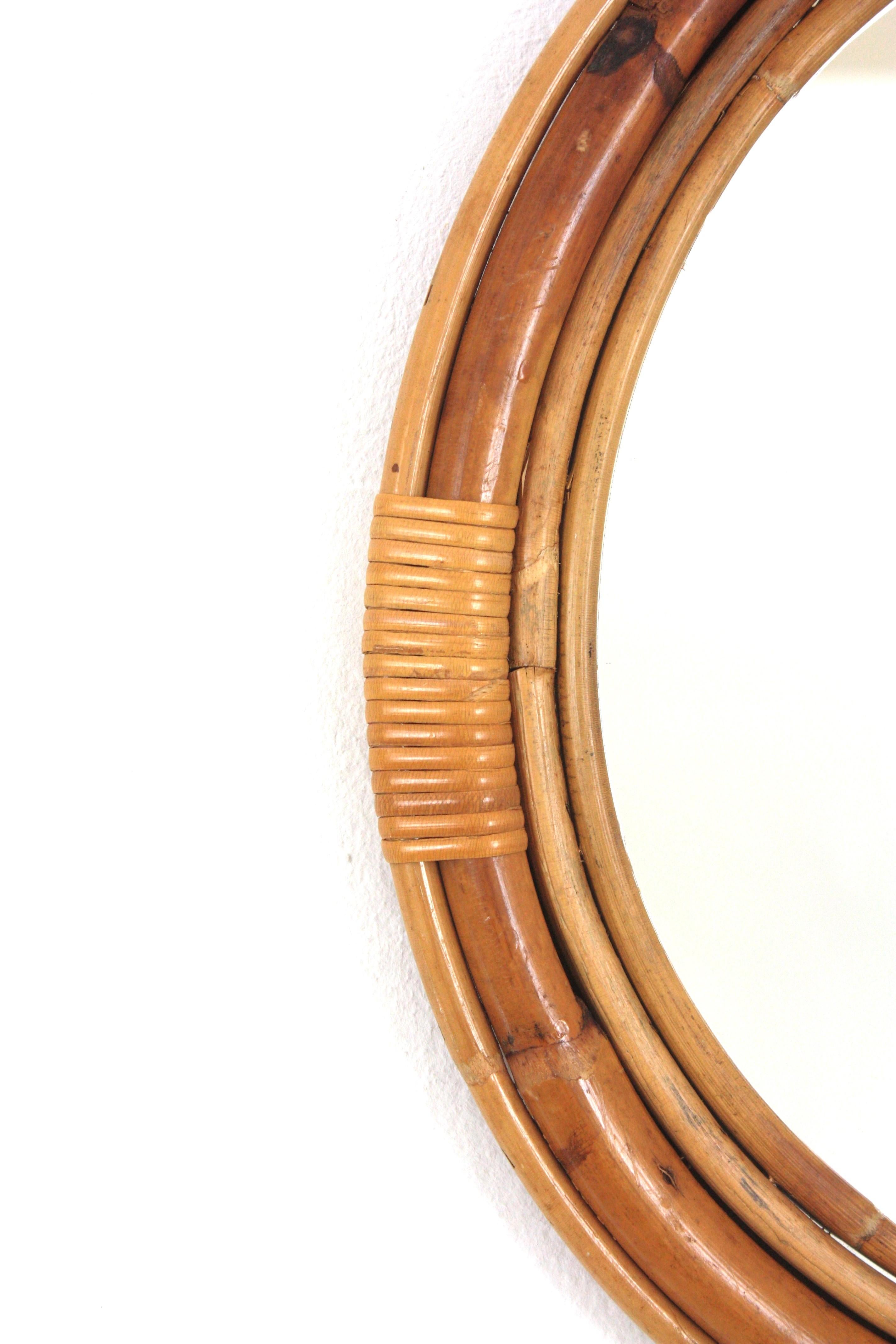 Spagnolo Specchio da parete rotondo in rattan spagnolo e bambù, anni '50 in vendita