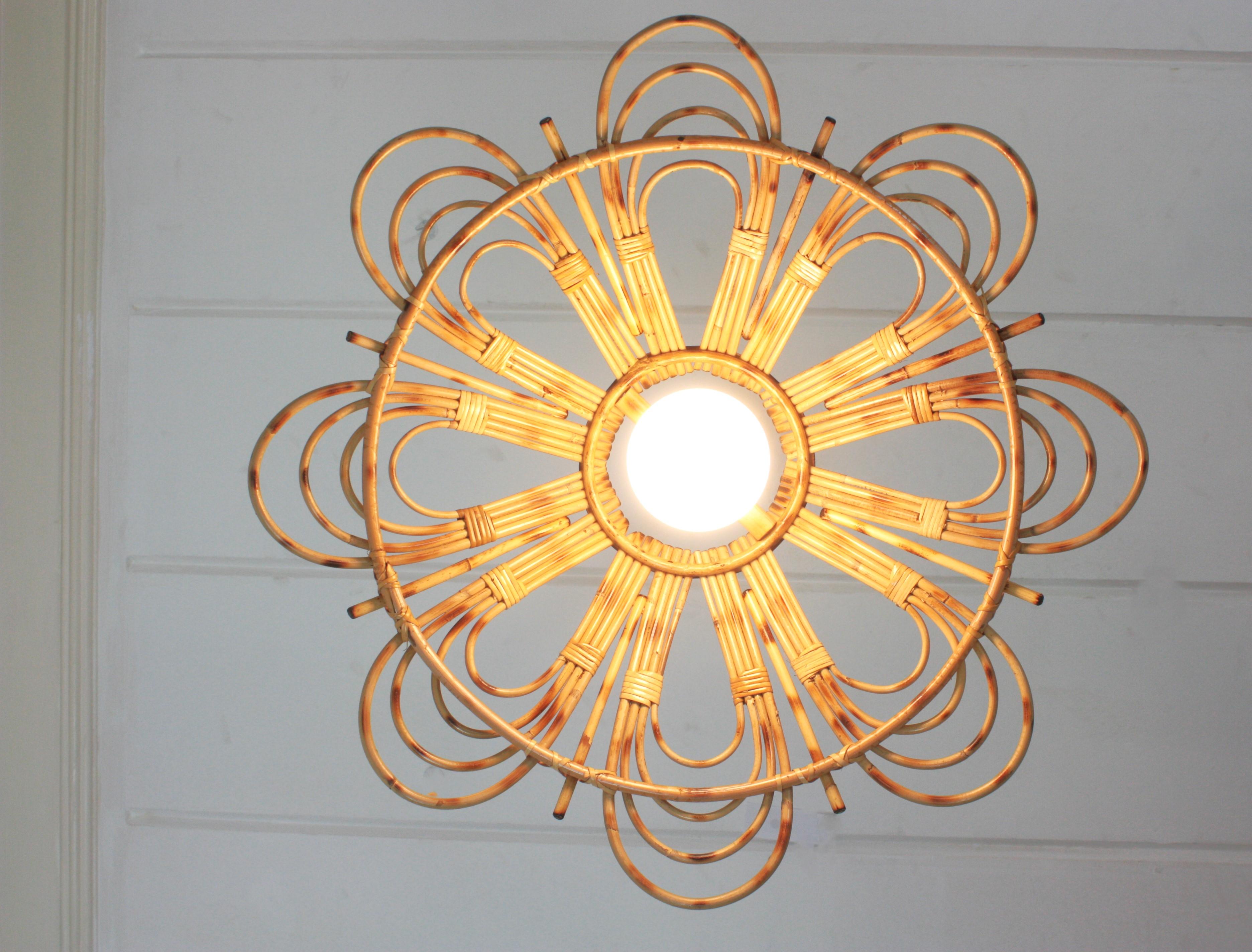 Spanish Rattan Flower Shaped Large Pendant Hanging Light / Lantern In Good Condition In Barcelona, ES