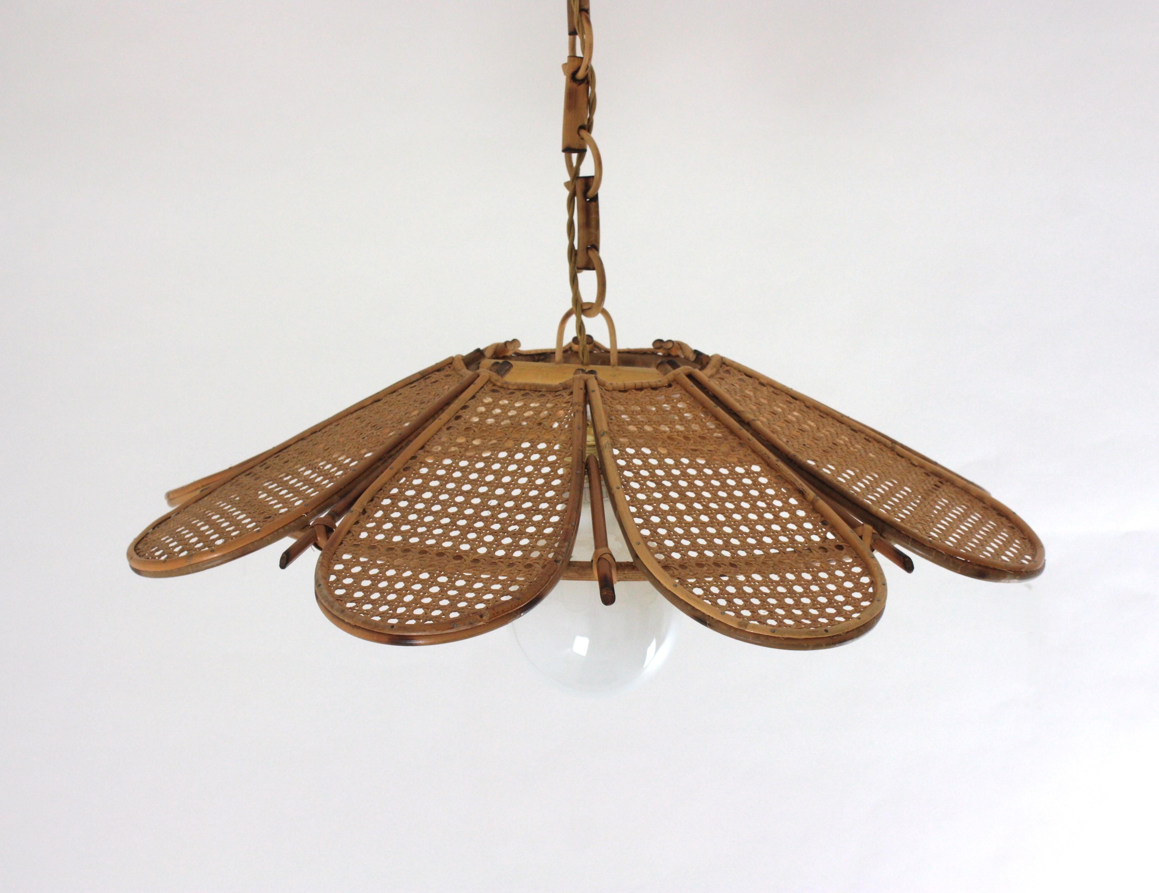 Spanish Rattan Flower Shaped Large Pendant Hanging Light / Lantern In Good Condition For Sale In Barcelona, ES
