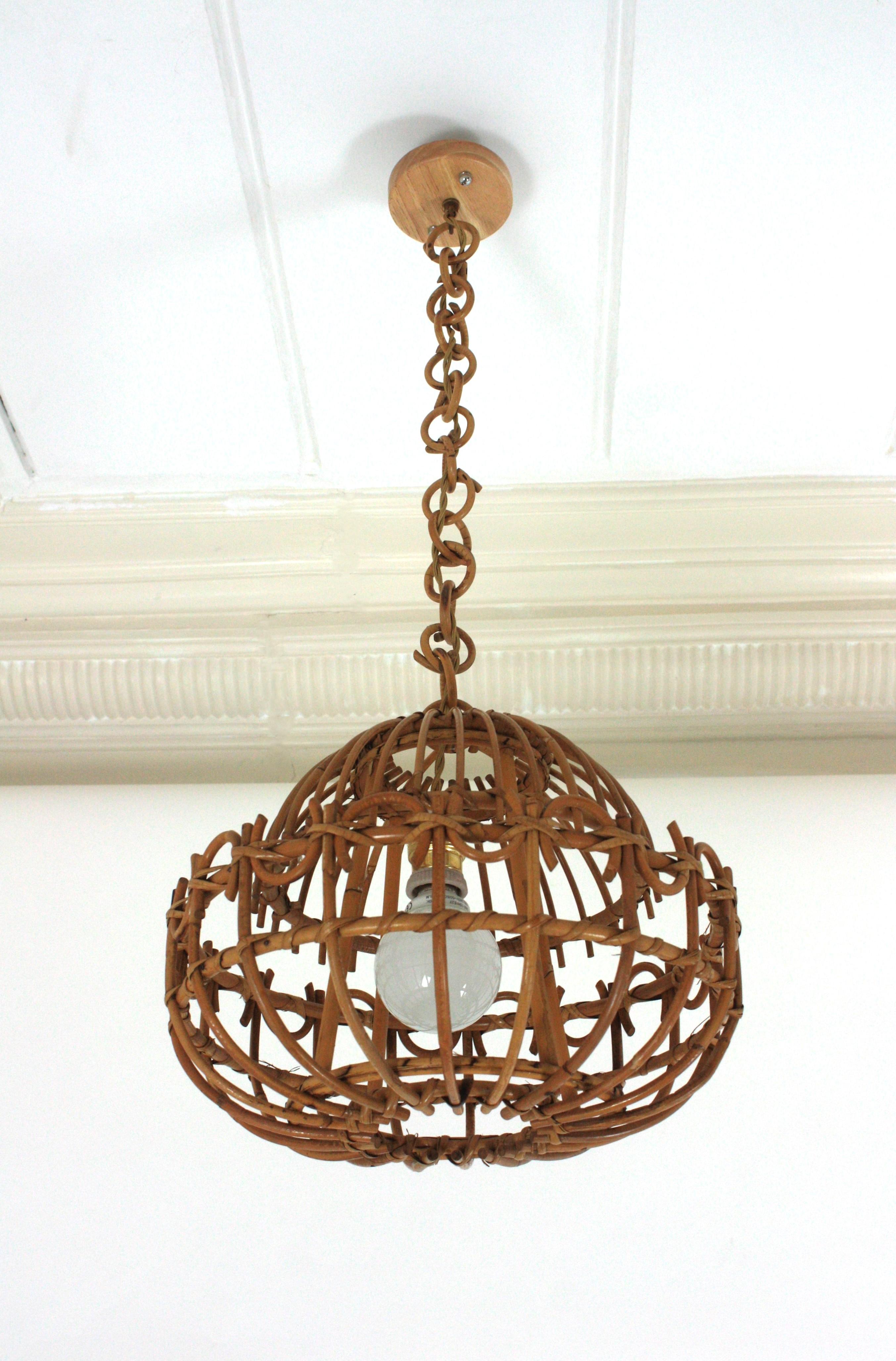 Spanish Rattan Pendant Hanging Light / Lantern In Good Condition For Sale In Barcelona, ES