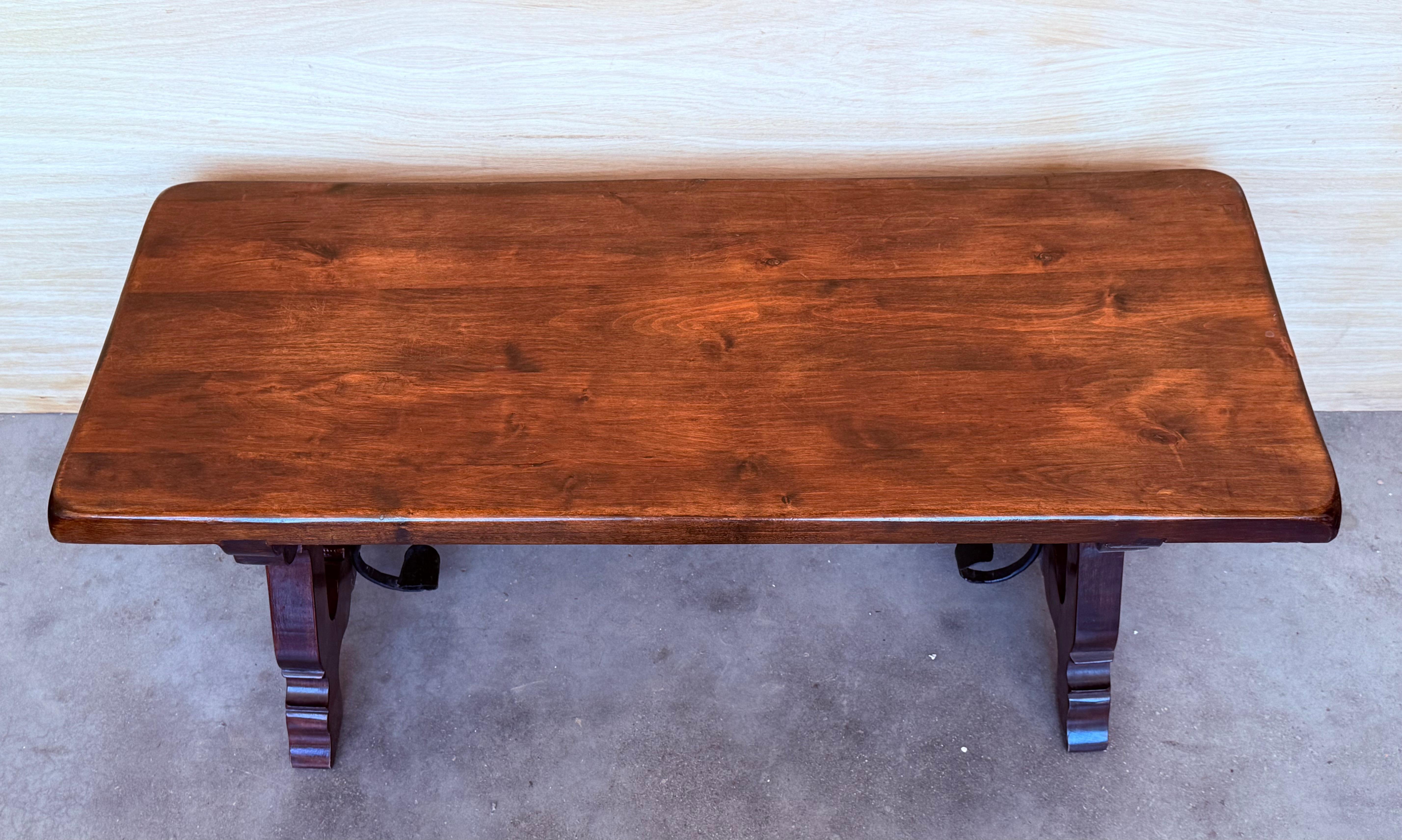 20th Century Spanish rectangular coffee table with lyre Legs For Sale