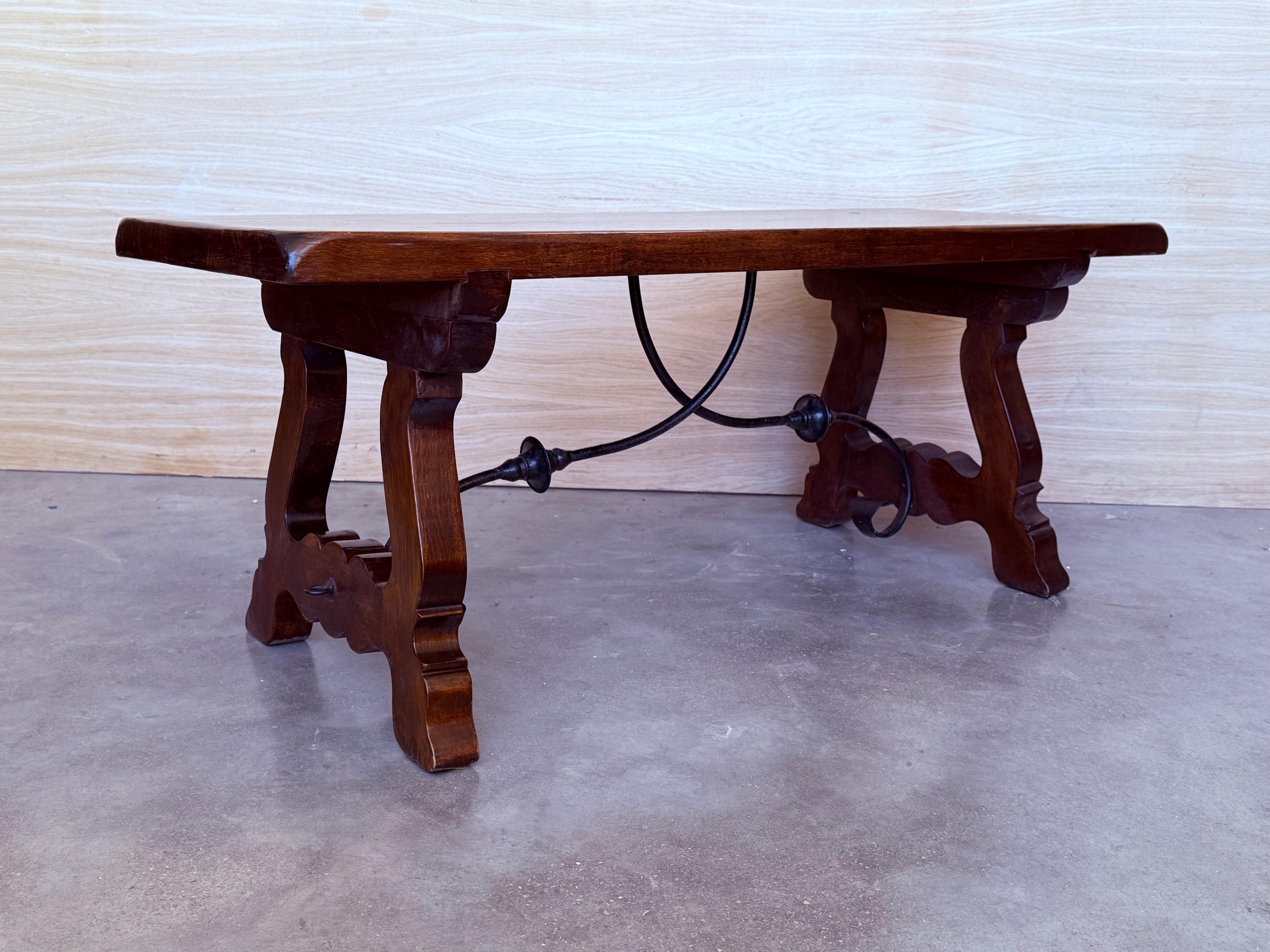 Spanish rectangular coffee table with lyre Legs For Sale 2