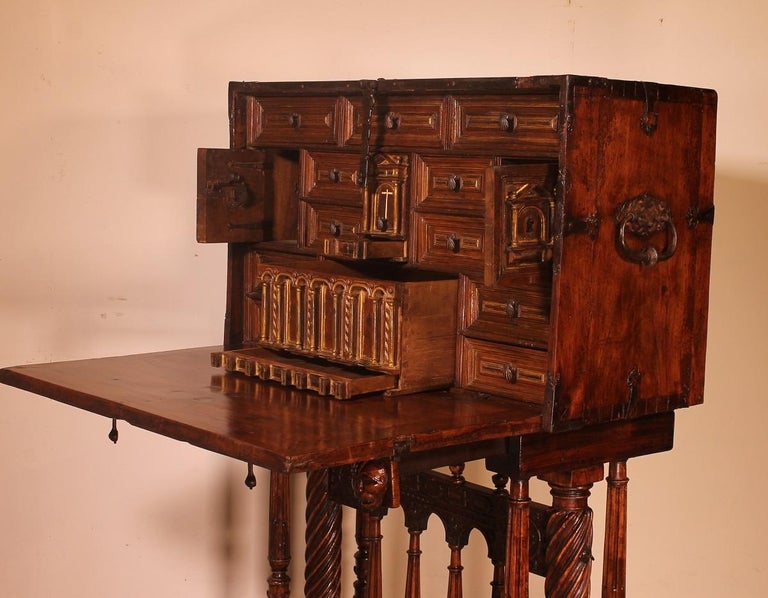 Spanish Renaissance Cabinet Bargueno in Walnut, Early 17th Century For Sale 9