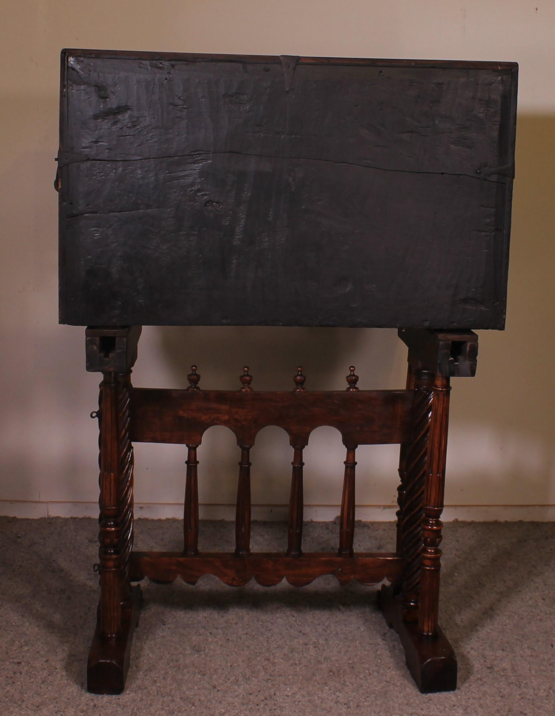 Spanish Renaissance Cabinet Bargueno in Walnut, Early 17th Century 10