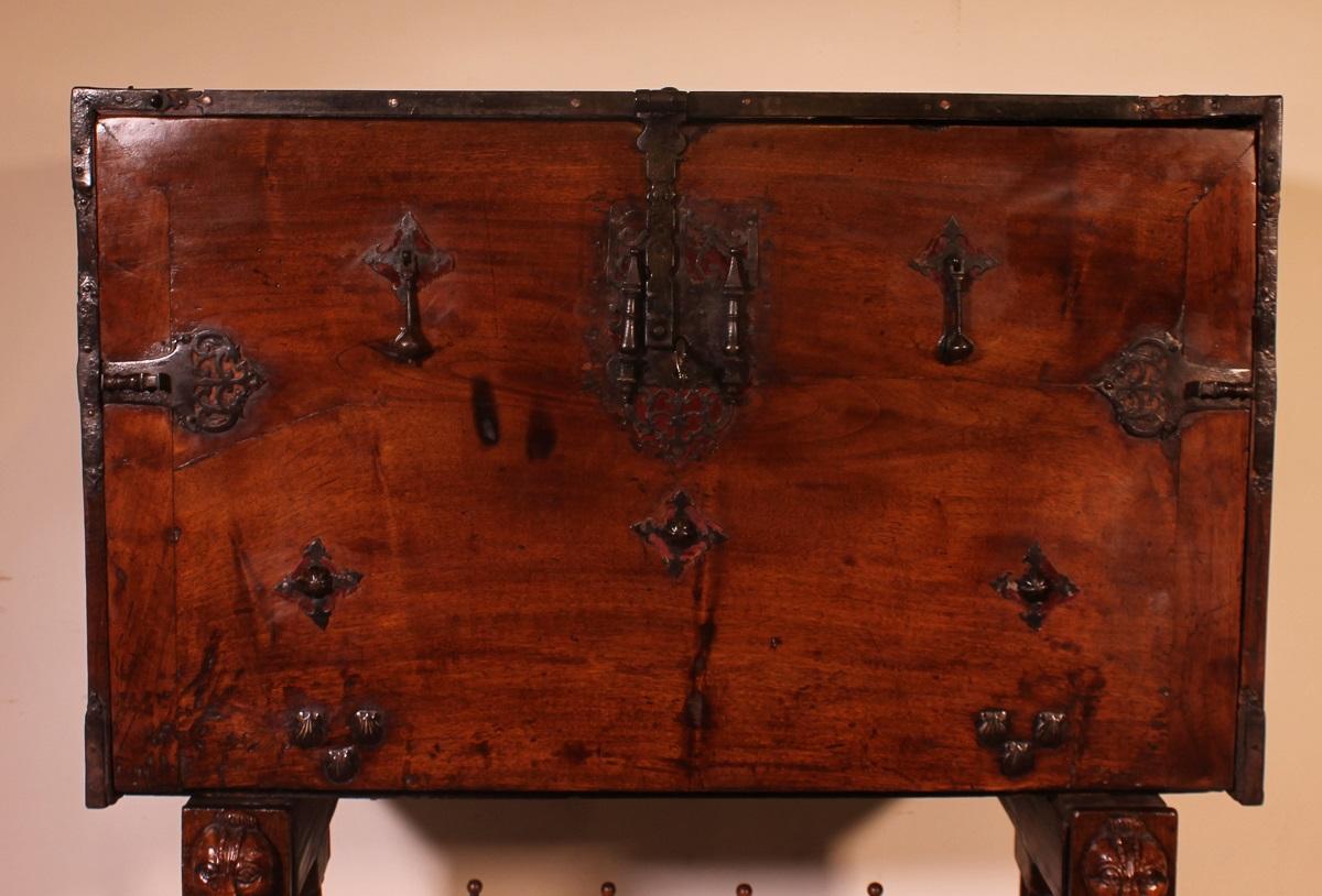 Spanish Renaissance Cabinet Bargueno in Walnut, Early 17th Century In Good Condition In Brussels, Brussels