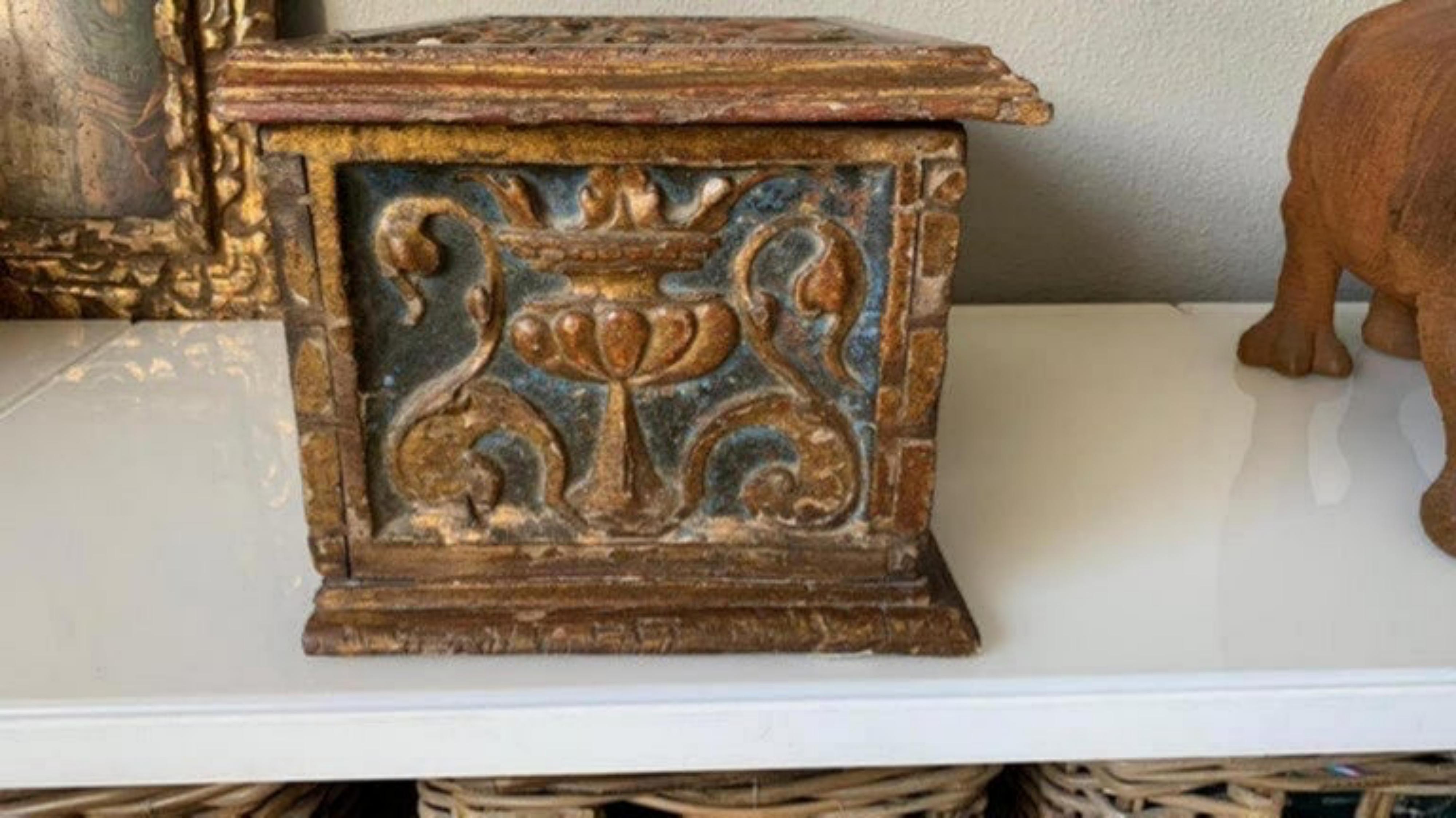 Arqueta renacentista española del siglo XVI en venta 2