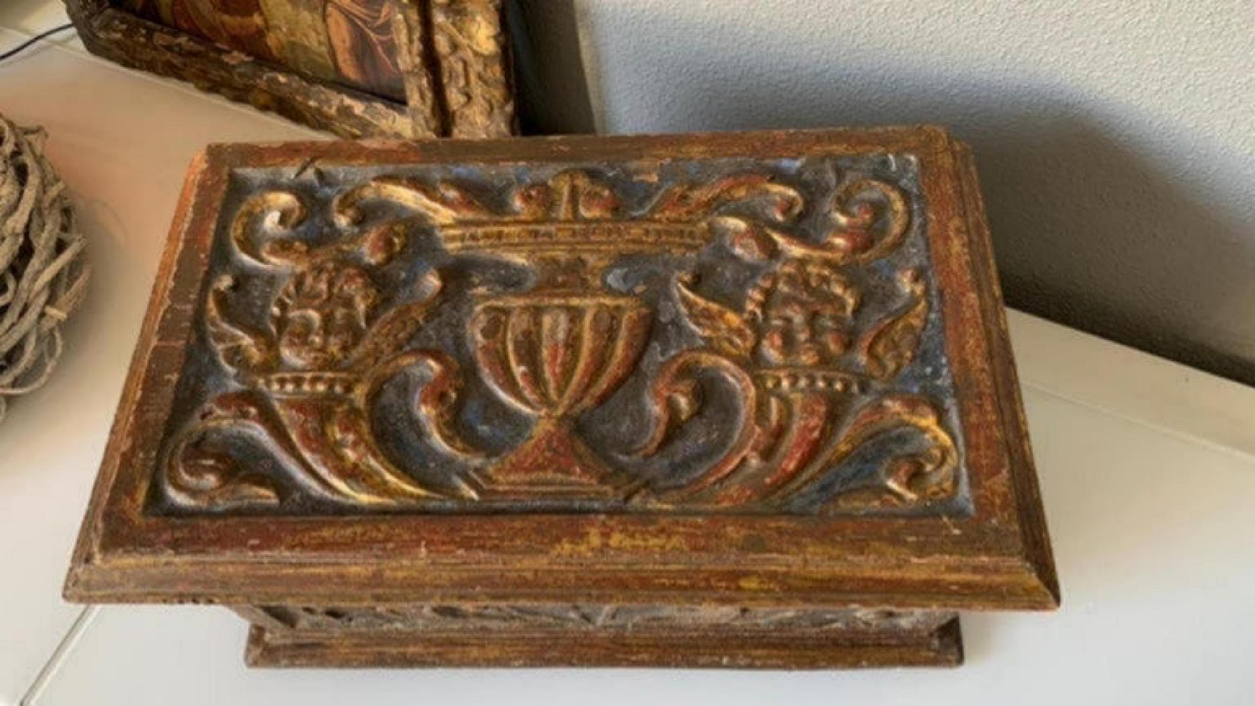 Arqueta renacentista española del siglo XVI Hecho a mano en venta