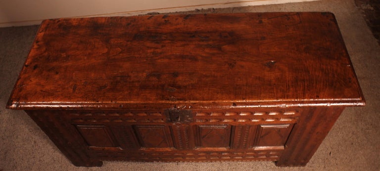 Spanish Renaissance Chest in Walnut, 16th Century For Sale at 1stDibs