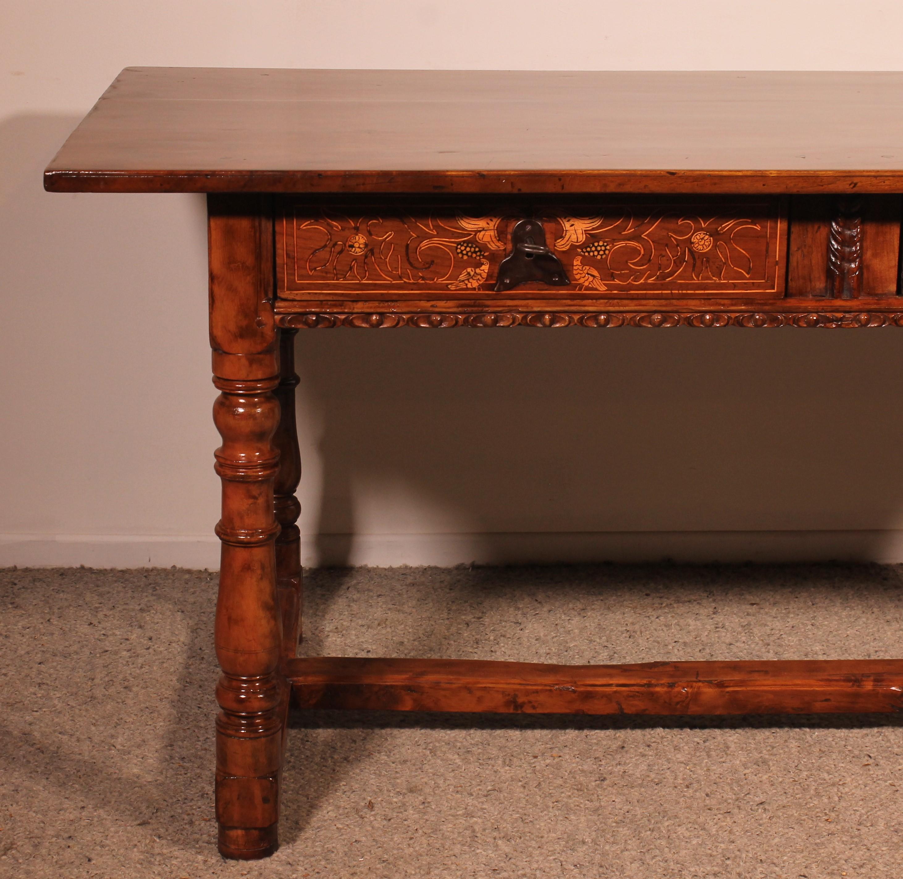 Spanish Renaissance Desk In Walnut-17th Century In Good Condition For Sale In Brussels, Brussels