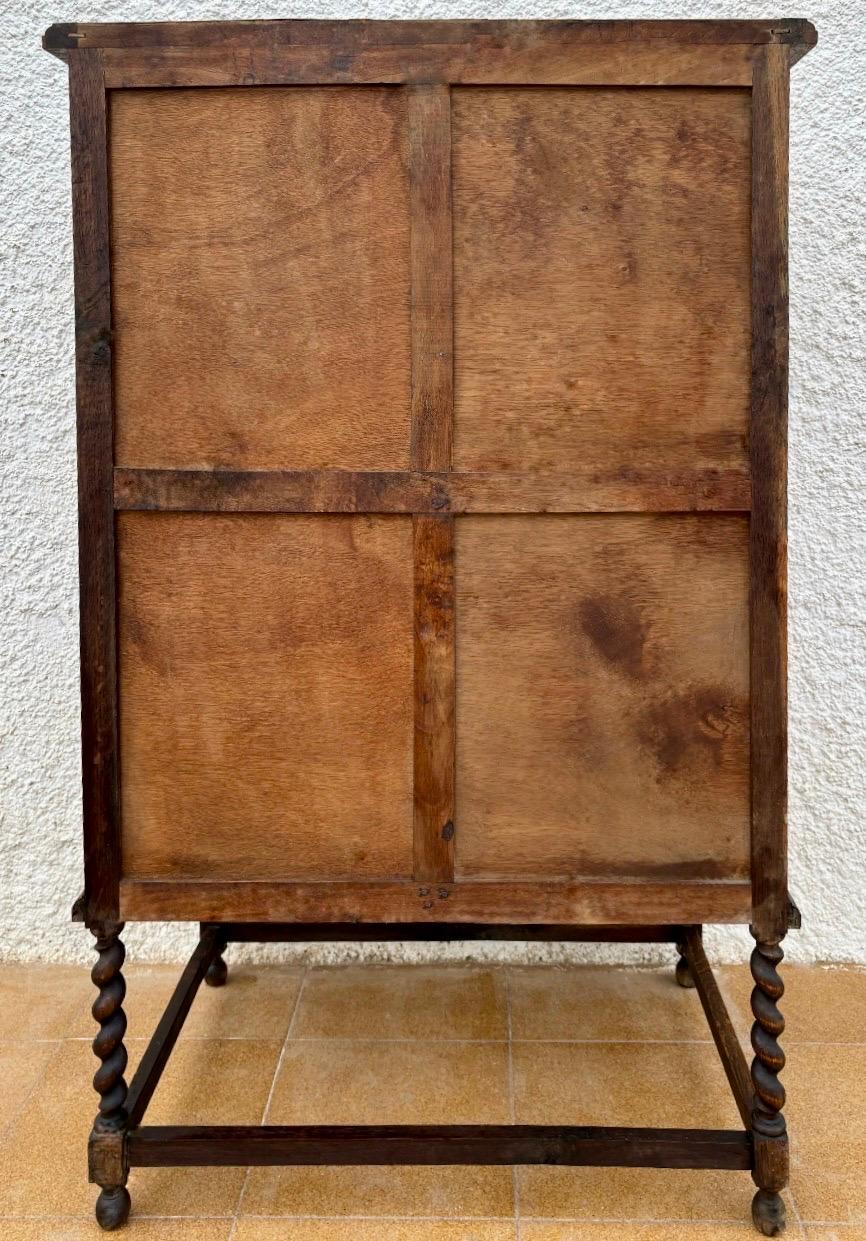Spanish Renaissance Revival Carved Oak Cabinet, Early 20th Century im Zustand „Gut“ im Angebot in BÉTERA, ES