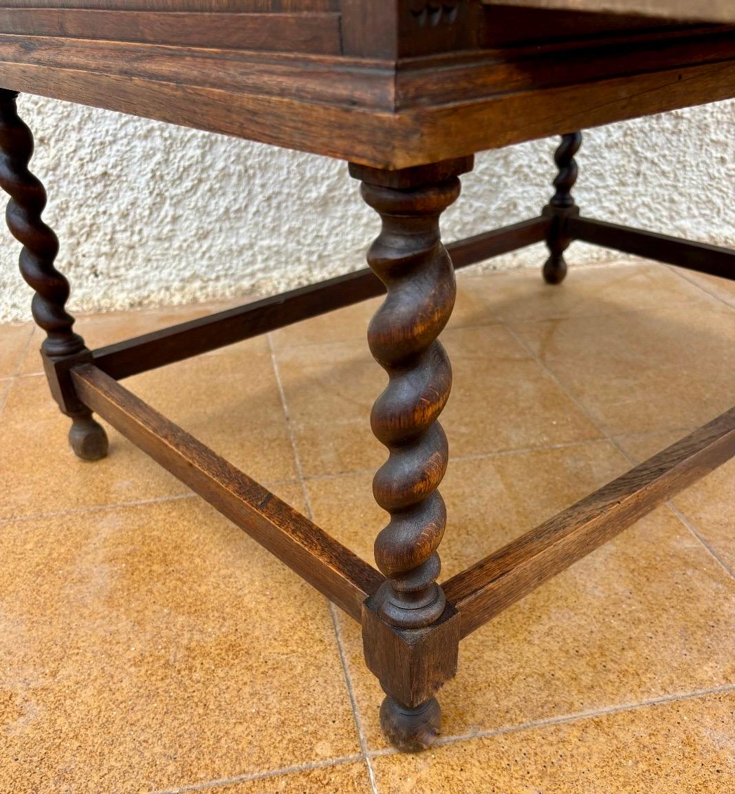 Spanish Renaissance Revival Carved Oak Cabinet, Early 20th Century (20. Jahrhundert) im Angebot