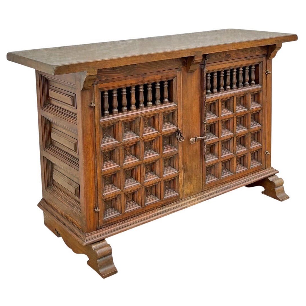 Spanish Renaissance Revival Carved Oak Credenza, 19th–Early 20th Century im Angebot