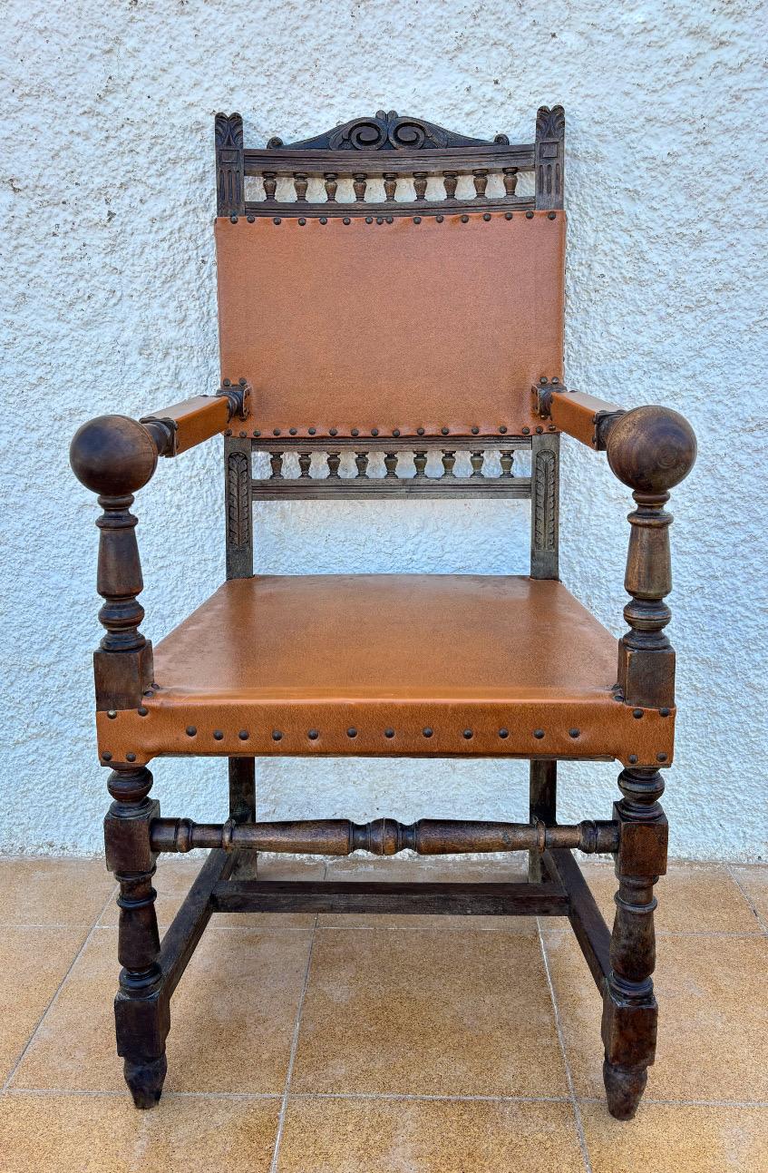 Spanischer Renaissance-Revival-Ledersessel, frühes 20. Jahrhundert (Frühes 20. Jahrhundert) im Angebot