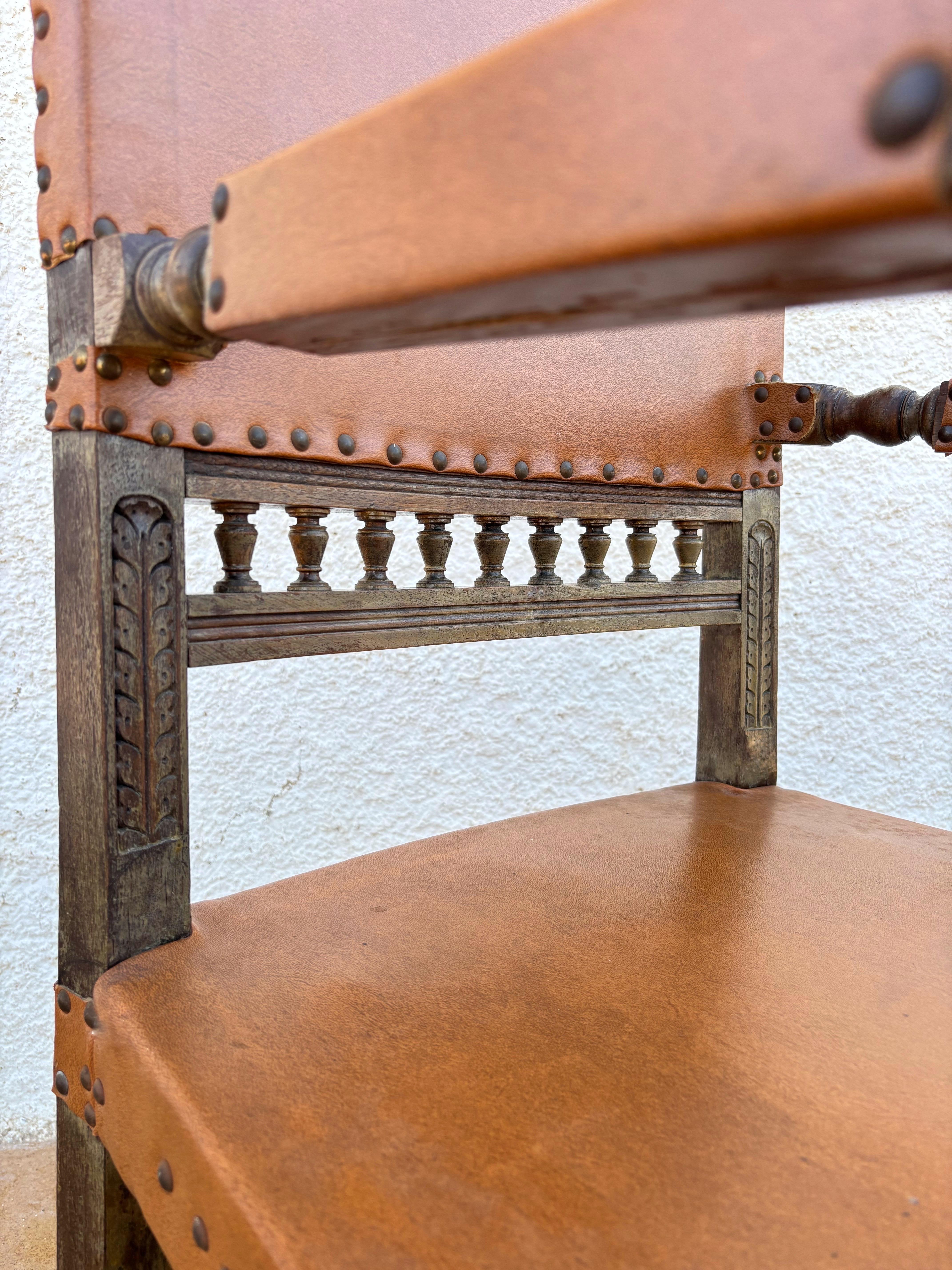 Spanischer Renaissance-Revival-Ledersessel, frühes 20. Jahrhundert im Angebot 2