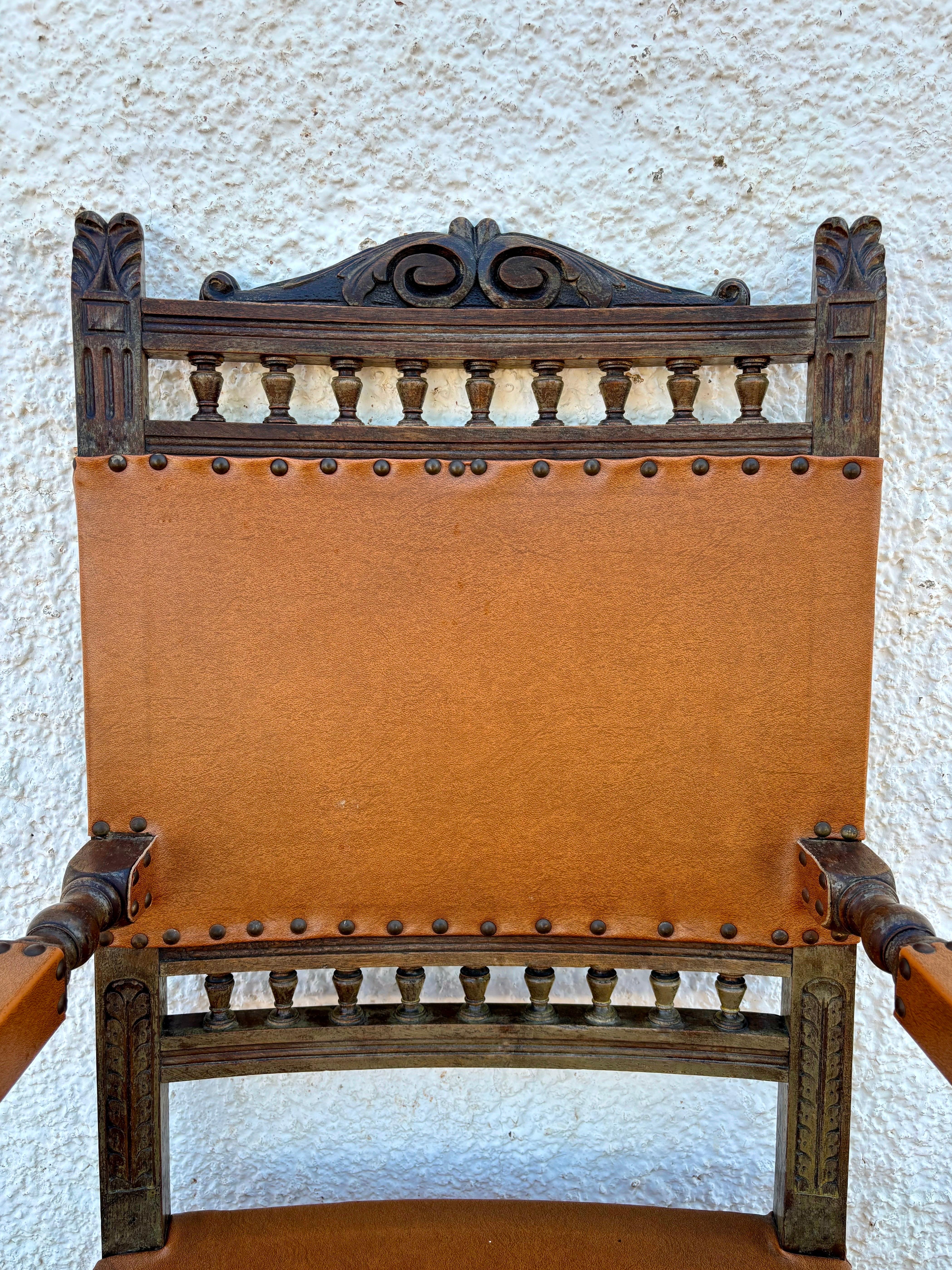 Spanischer Renaissance-Revival-Ledersessel, frühes 20. Jahrhundert im Angebot 3