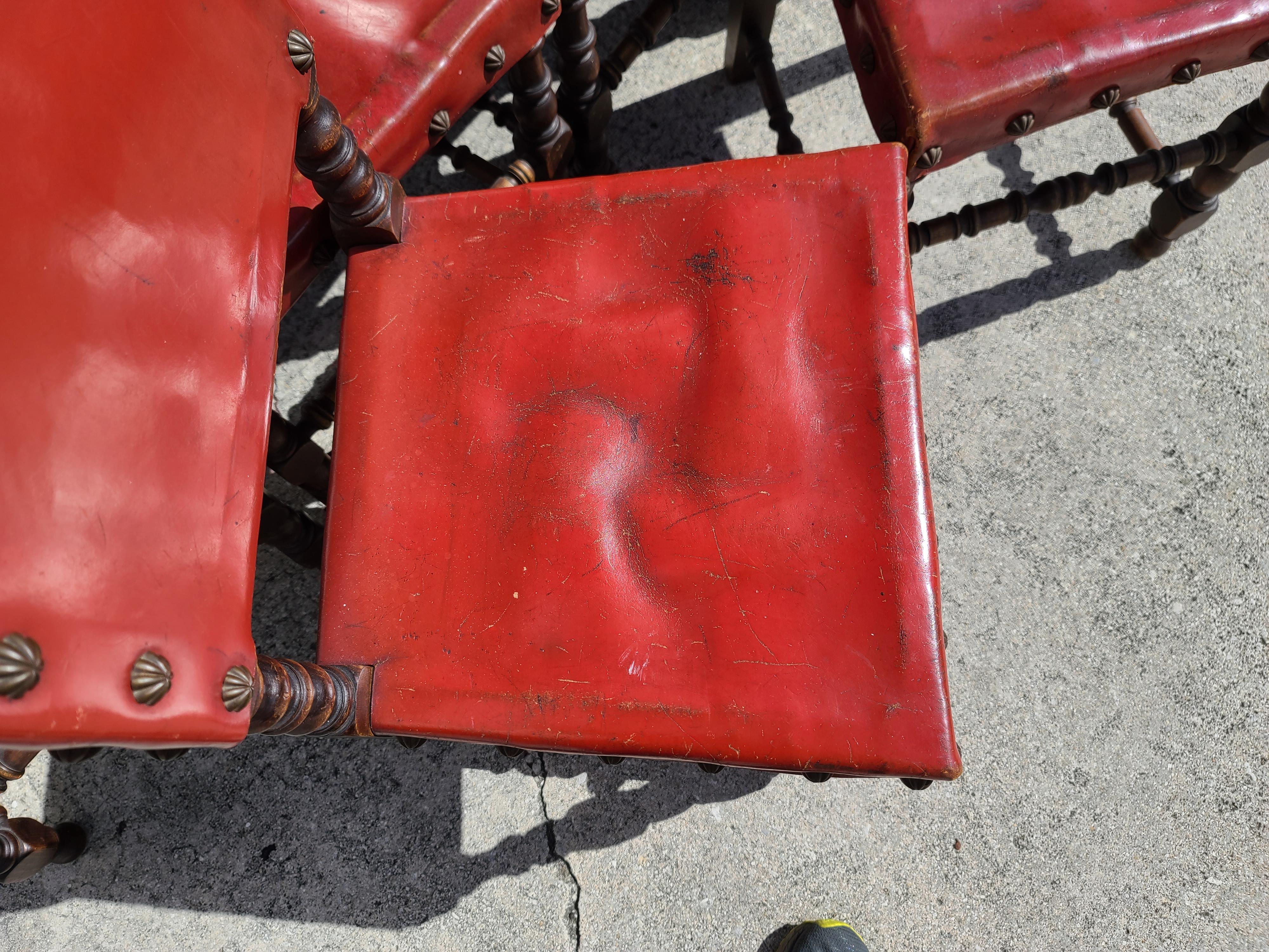 Espagnol Chaises de salle à manger en cuir rouge de style néo-renaissance espagnole, lot de 6