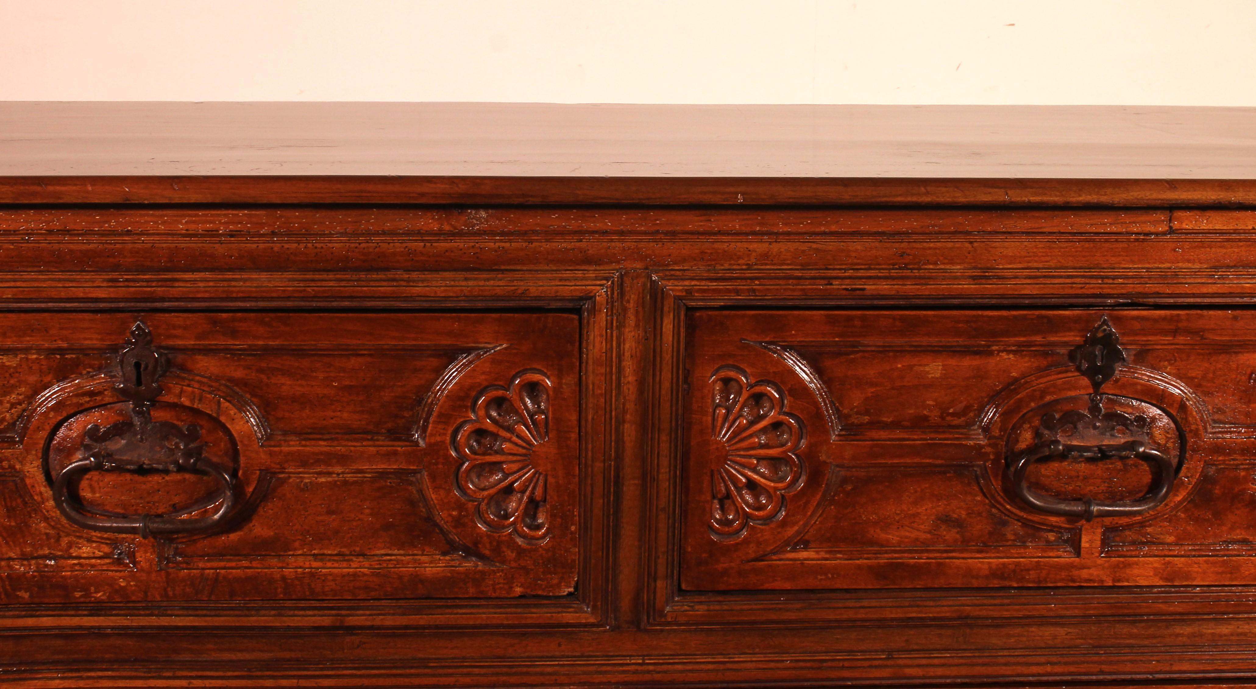 17th Century Spanish Renaissance Sacristy Buffet In Walnut Circa 1600 For Sale