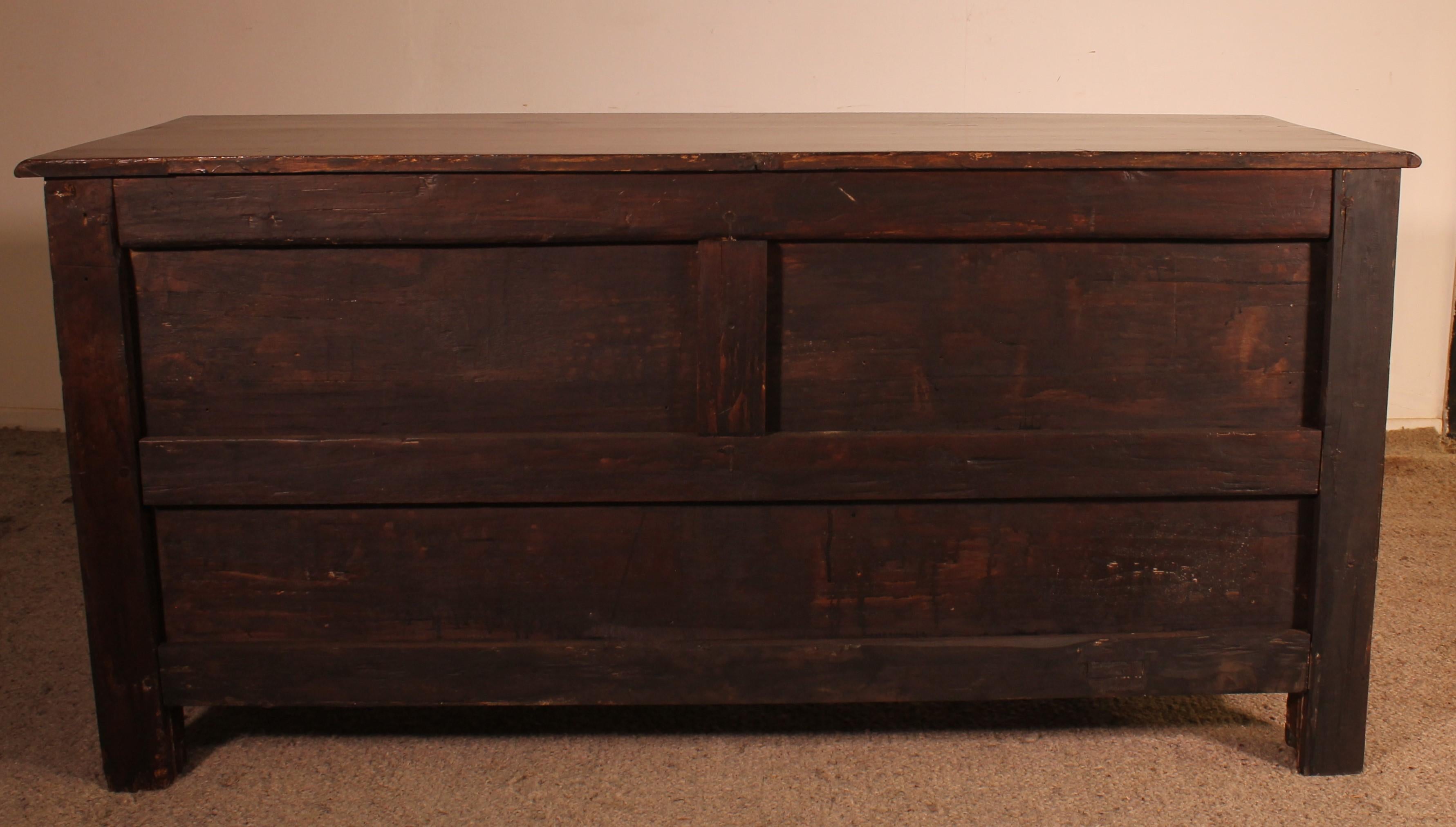 Spanish Renaissance Sacristy Buffet In Walnut Circa 1600 For Sale 3