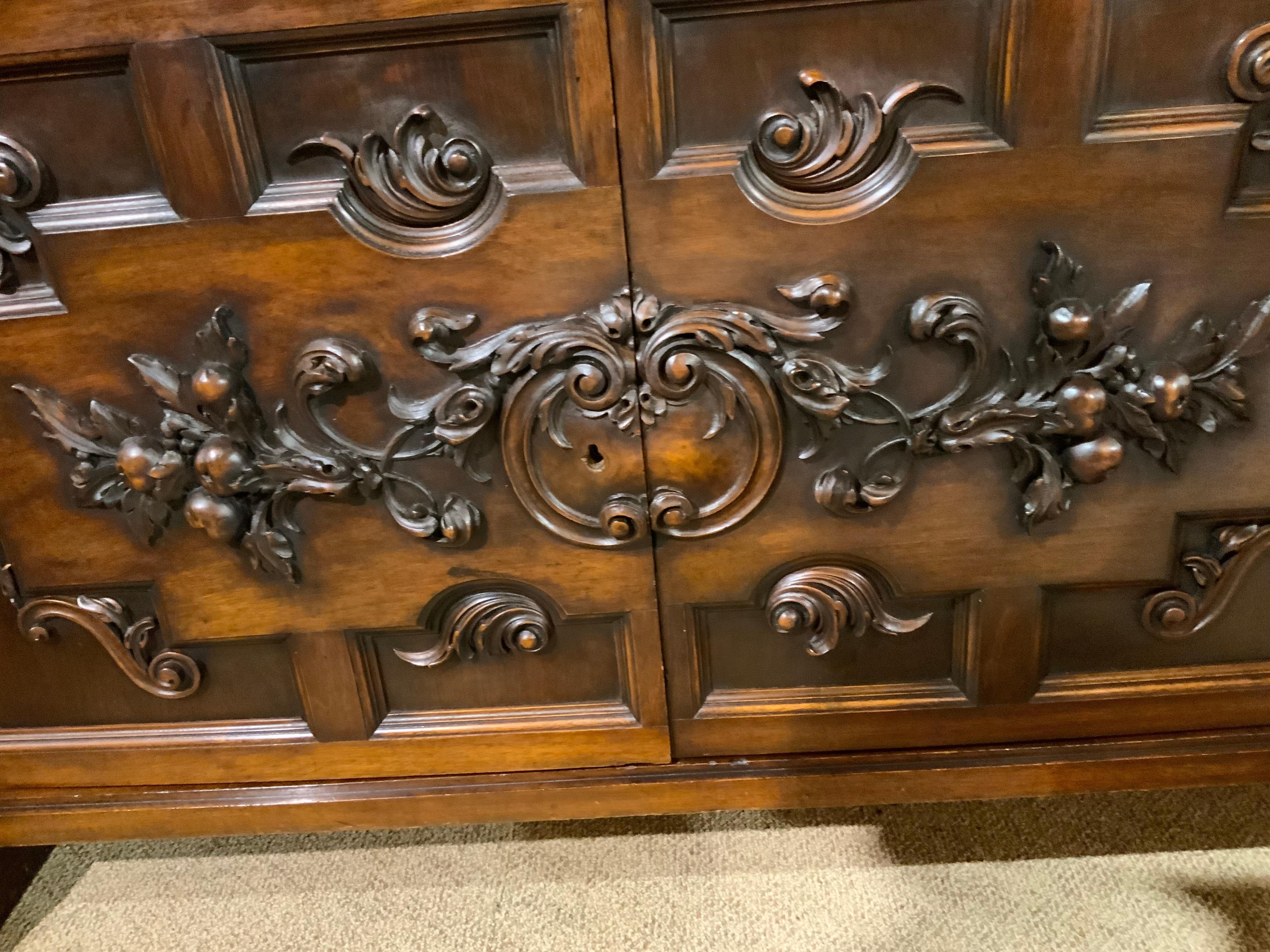 Spanish Renaissance Style Dark Walnut Carved Buffet /Credenza In Good Condition For Sale In Houston, TX