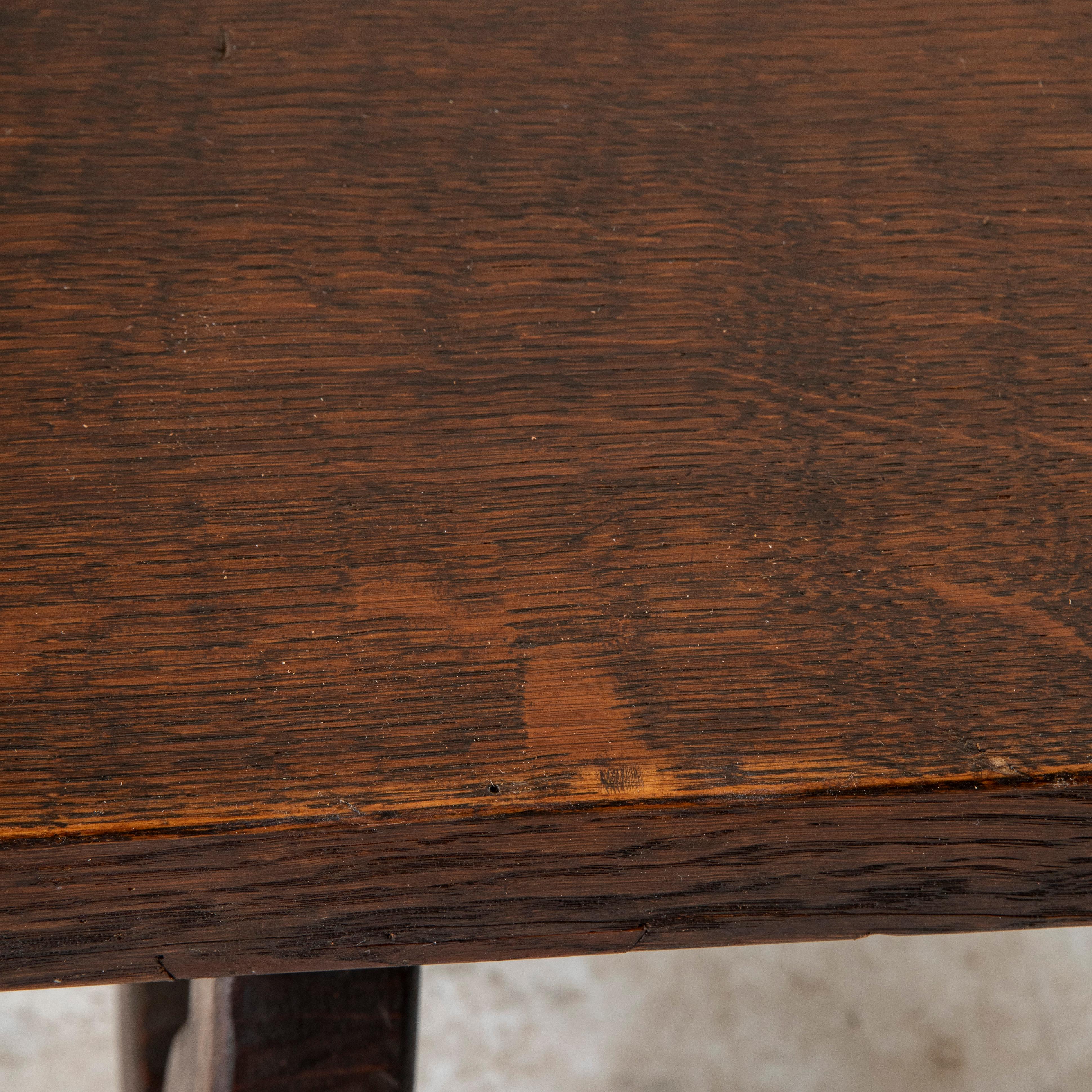Table en Oak Oak, style renaissance espagnole, taillée à la main, brancard en fer forgé circa 1900 en vente 4