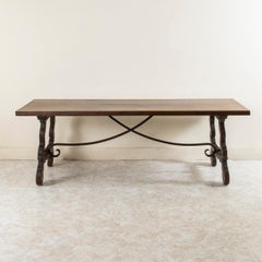 Table en Oak Oak, style renaissance espagnole, taillée à la main, brancard en fer forgé circa 1900