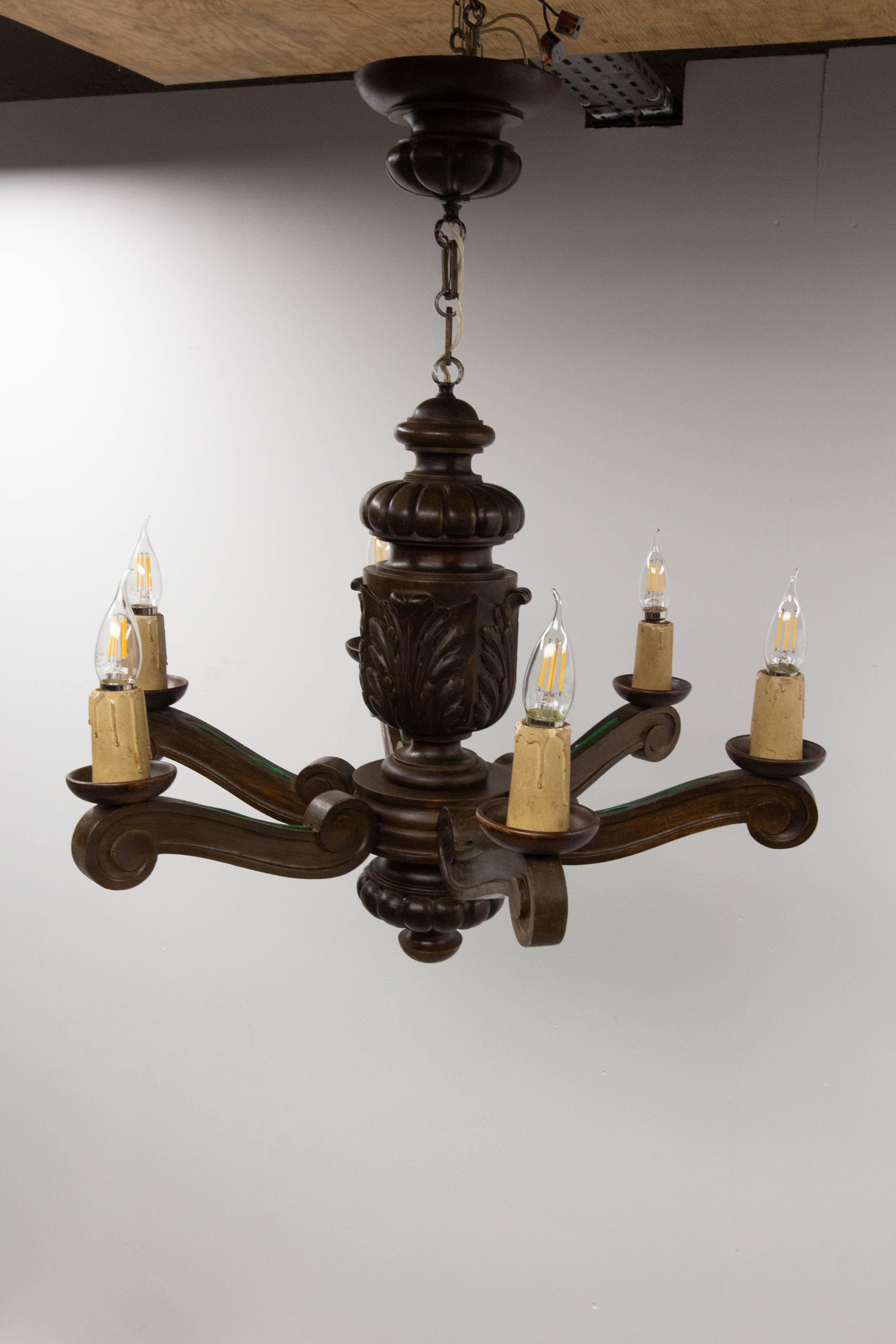 Spanischer Renaissance-Stil Eiche Deckenlüster Sechs Lampen, um 1960 (Moderne der Mitte des Jahrhunderts) im Angebot
