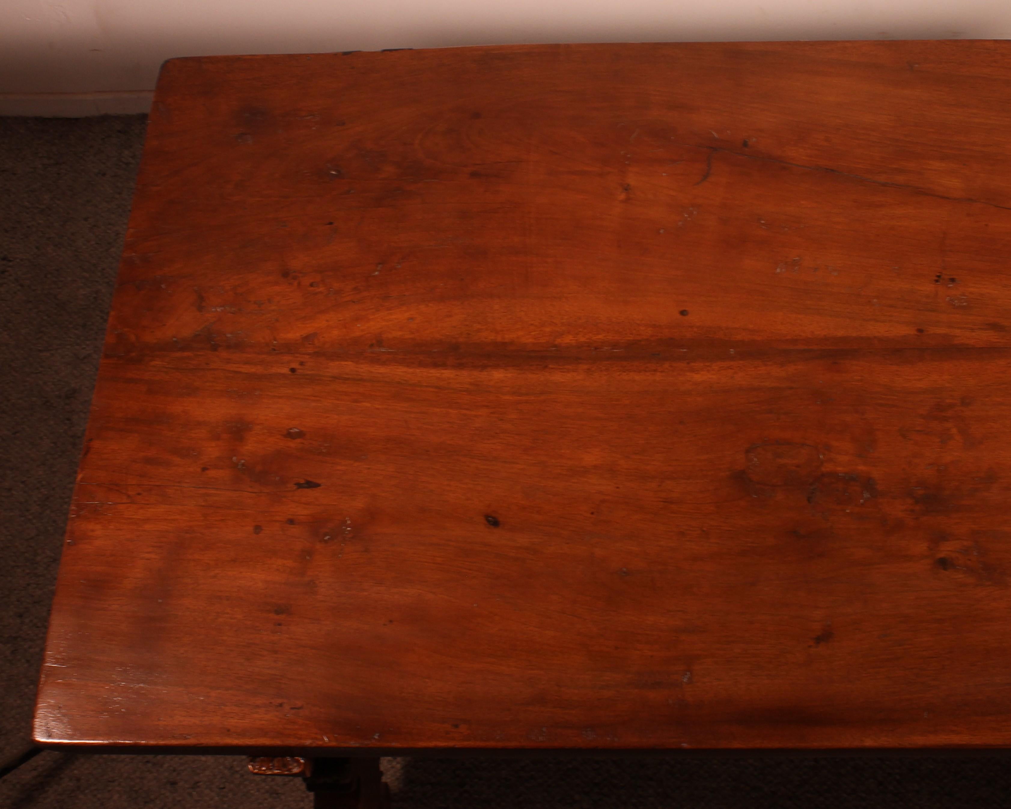 Tavolo rinascimentale spagnolo in noce biondo - XVII secolo in vendita 3