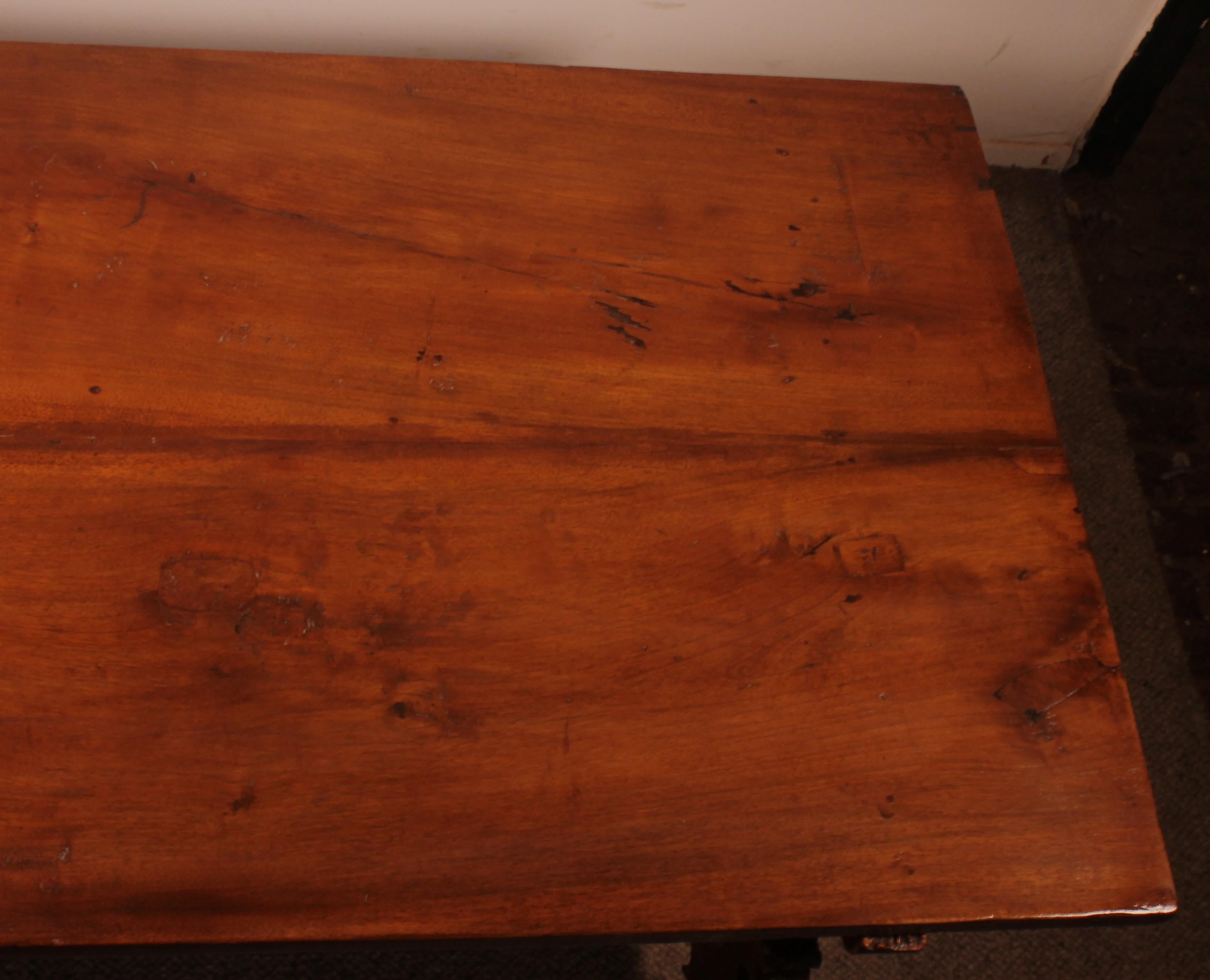 Tavolo rinascimentale spagnolo in noce biondo - XVII secolo in vendita 5