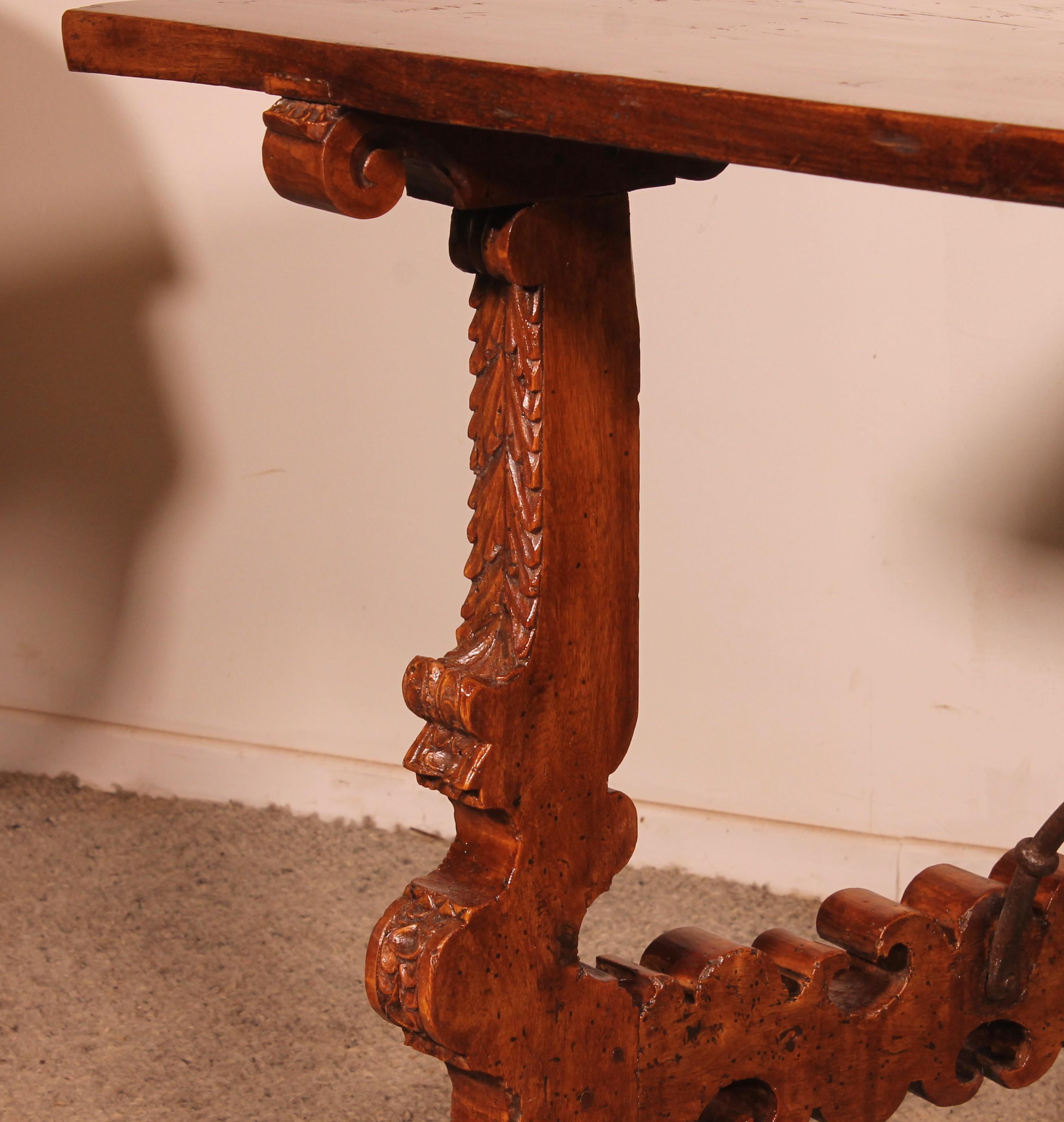 Spagnolo Tavolo rinascimentale spagnolo in noce biondo - XVII secolo in vendita