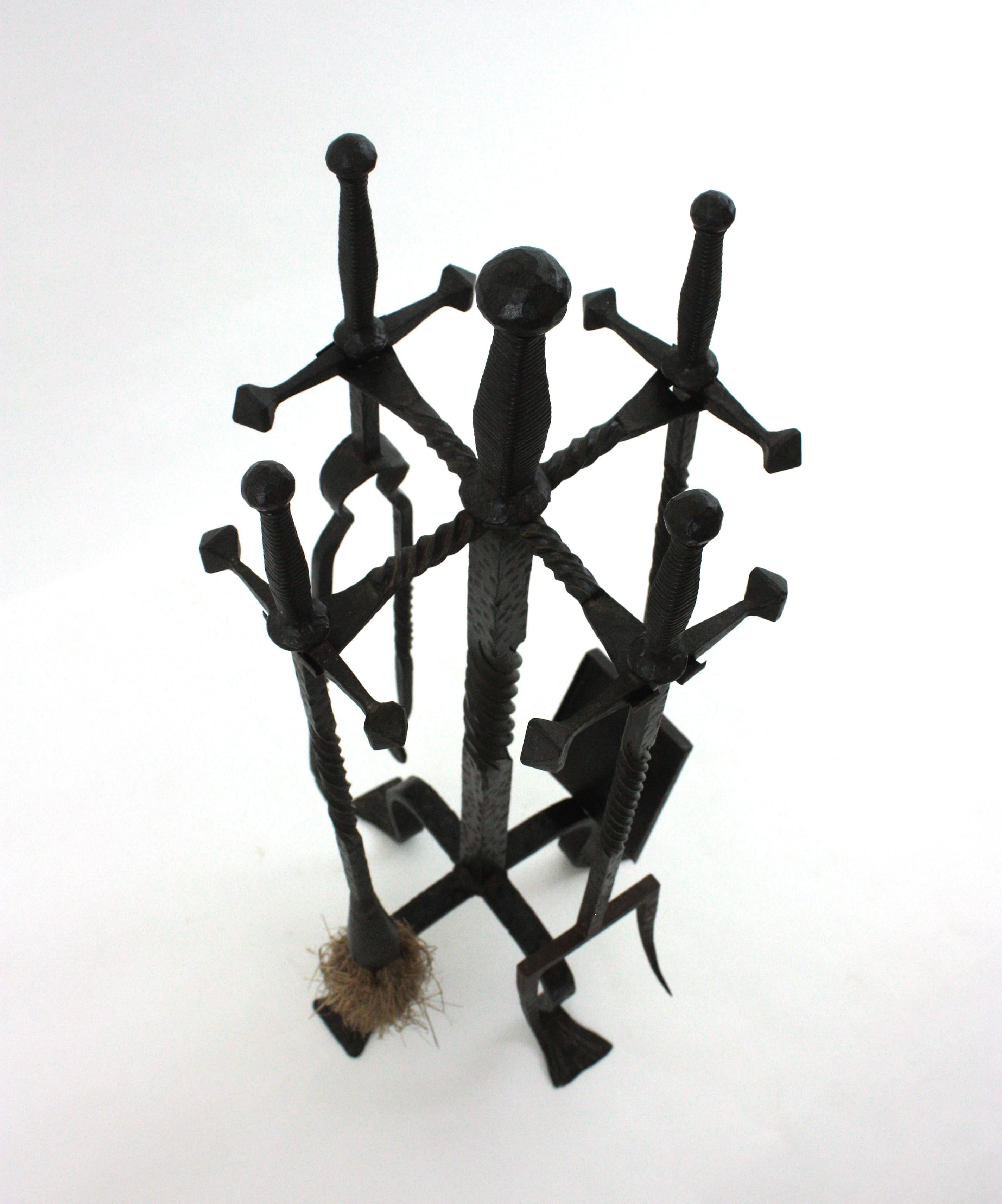 Juego de Herramientas para Chimenea de Hierro Forjado a Mano, Diseño de Espada en venta 4