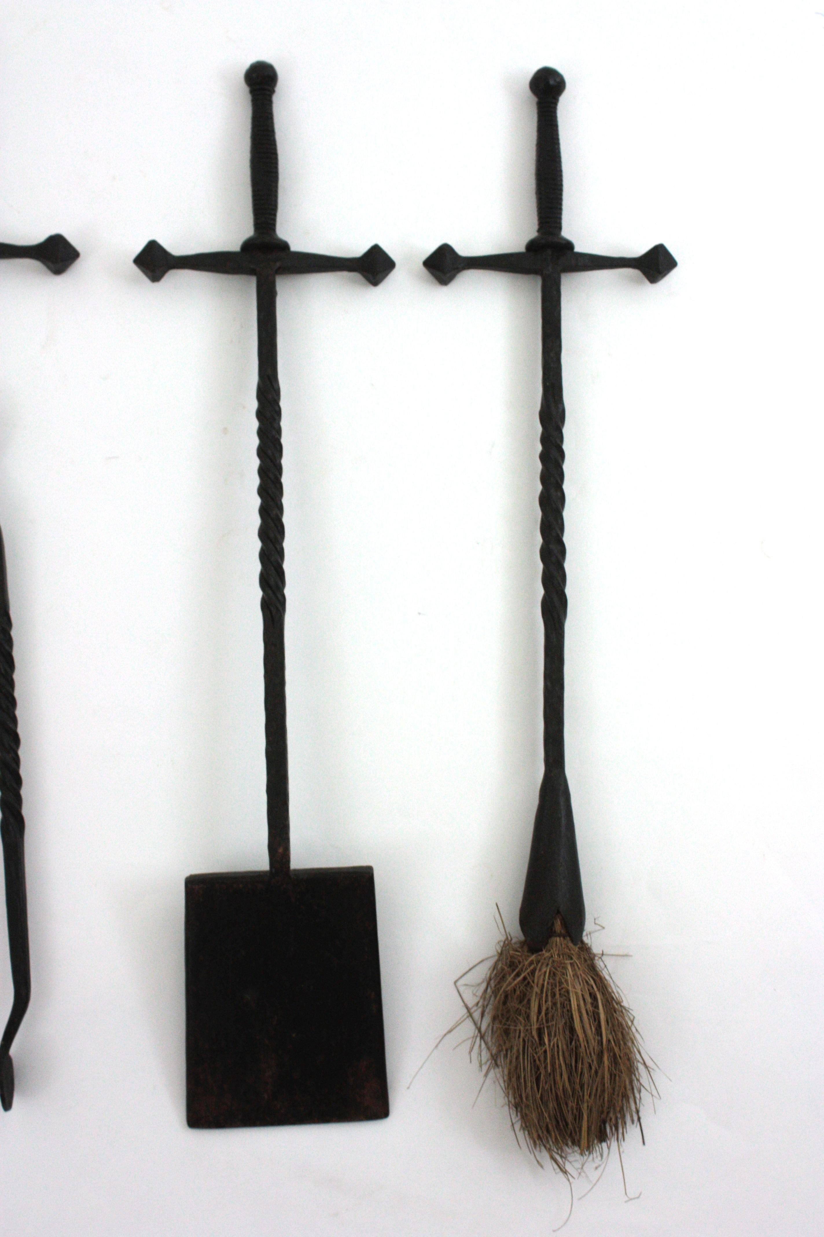 Juego de Herramientas para Chimenea de Hierro Forjado a Mano, Diseño de Espada en venta 10