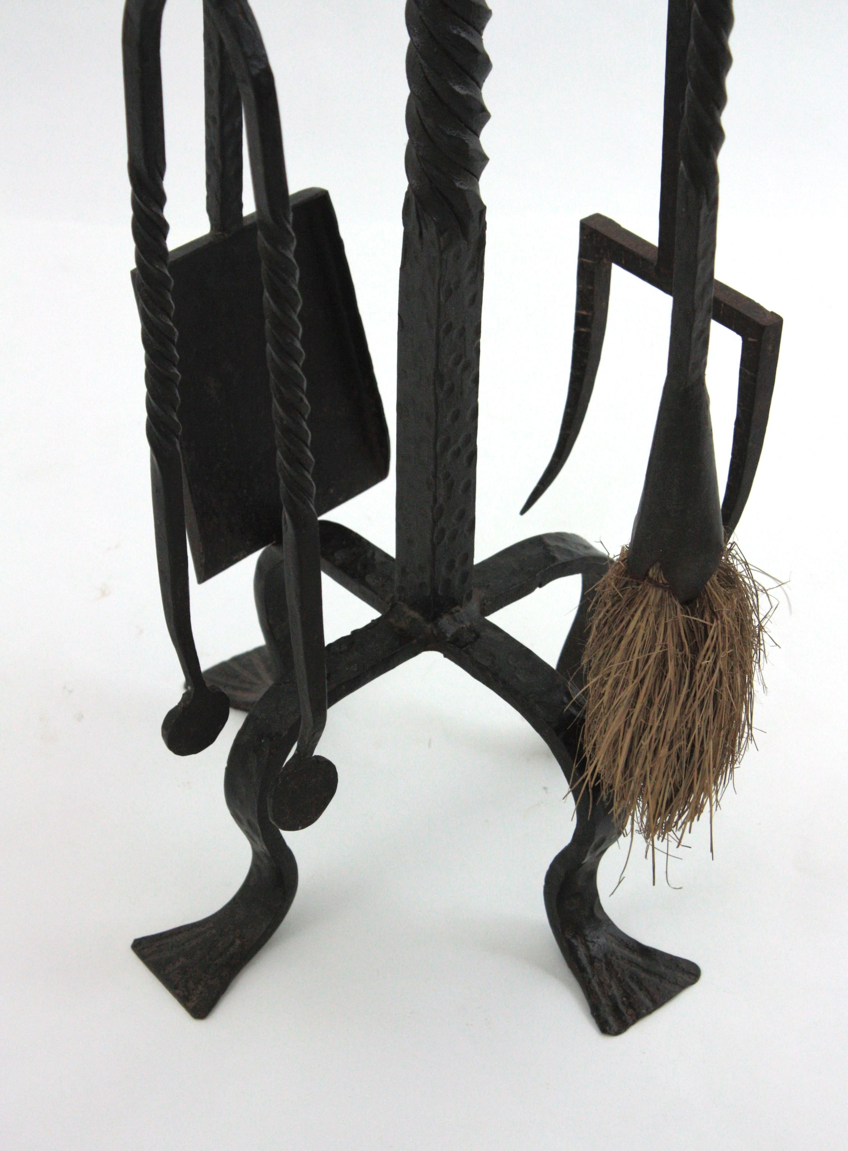 Juego de Herramientas para Chimenea de Hierro Forjado a Mano, Diseño de Espada en Bueno estado para la venta en Barcelona, ES