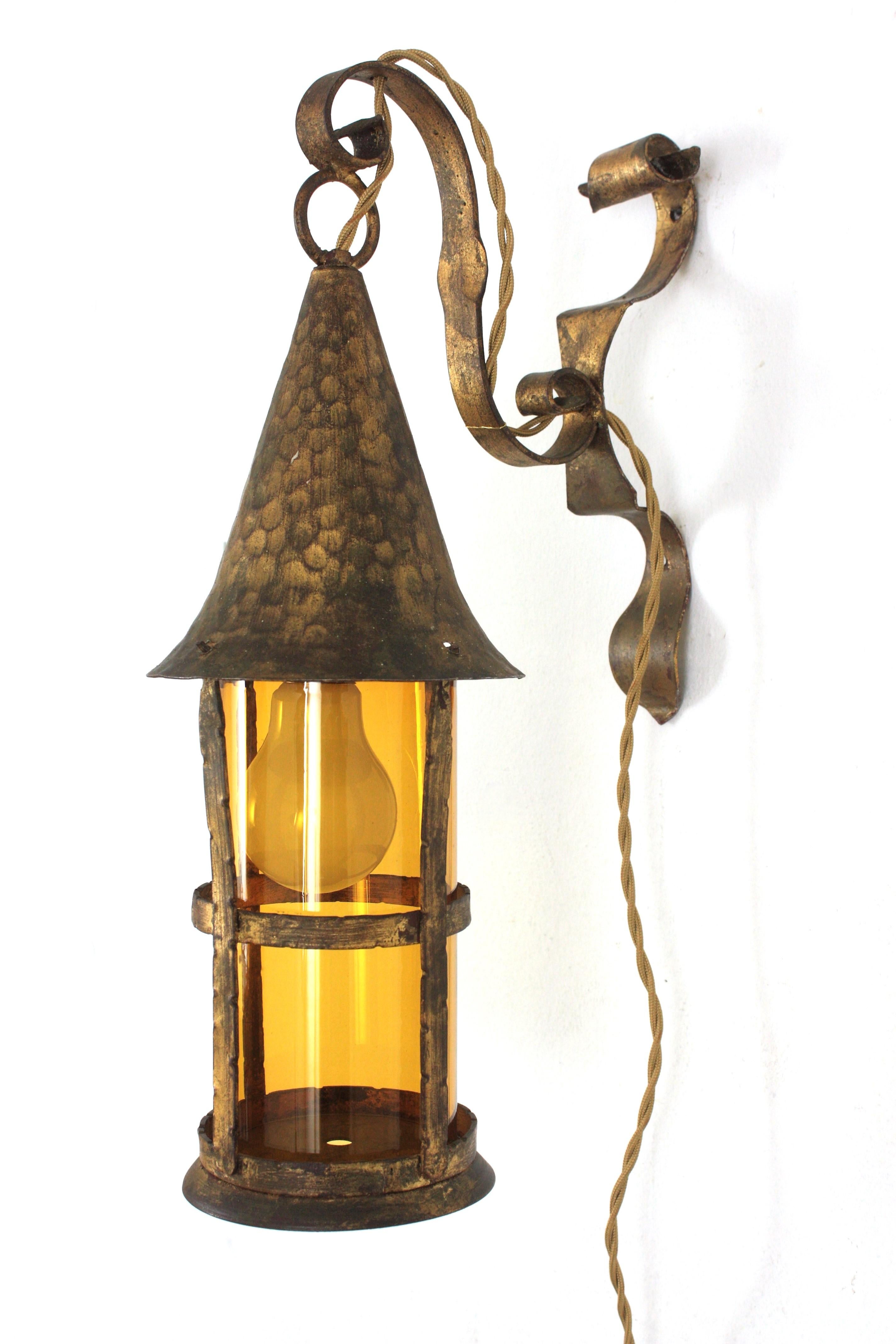 20th Century Spanish Revival Gilt Iron and Amber Glass Wall Lantern / Wall Sconce, 1940s For Sale