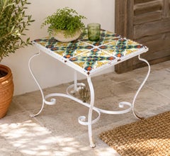 Table basse de style néo-espagnol en carreaux de céramique peints à la main et fer forgé
