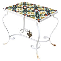 Table basse de style néo-espagnol en carreaux de céramique peints à la main et fer forgé