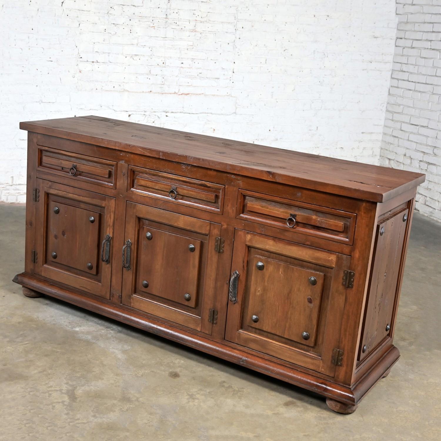 Spanish Revival Rustic Solid Pine Sideboard Style of Artes De Mexico Intern'tnl  For Sale 10