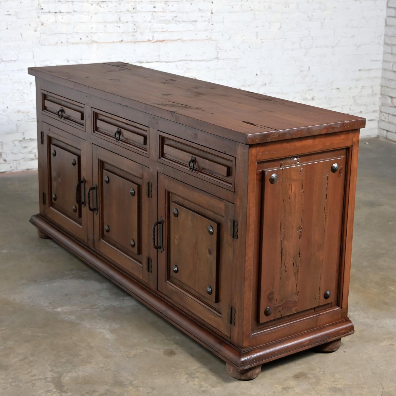 20th Century Spanish Revival Rustic Solid Pine Sideboard Style of Artes De Mexico Intern'tnl For Sale