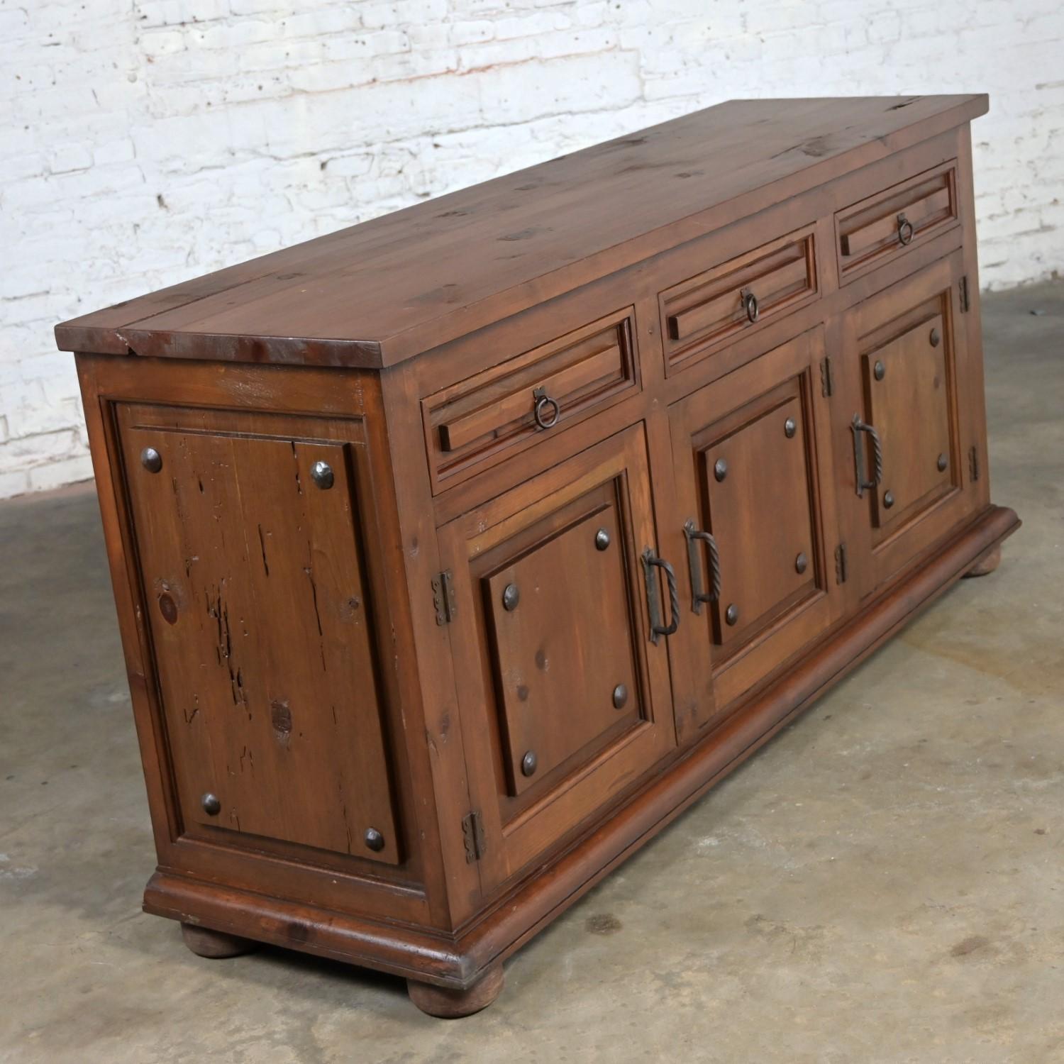 Spanish Revival Rustic Solid Pine Sideboard Style of Artes De Mexico Intern'tnl  For Sale 2