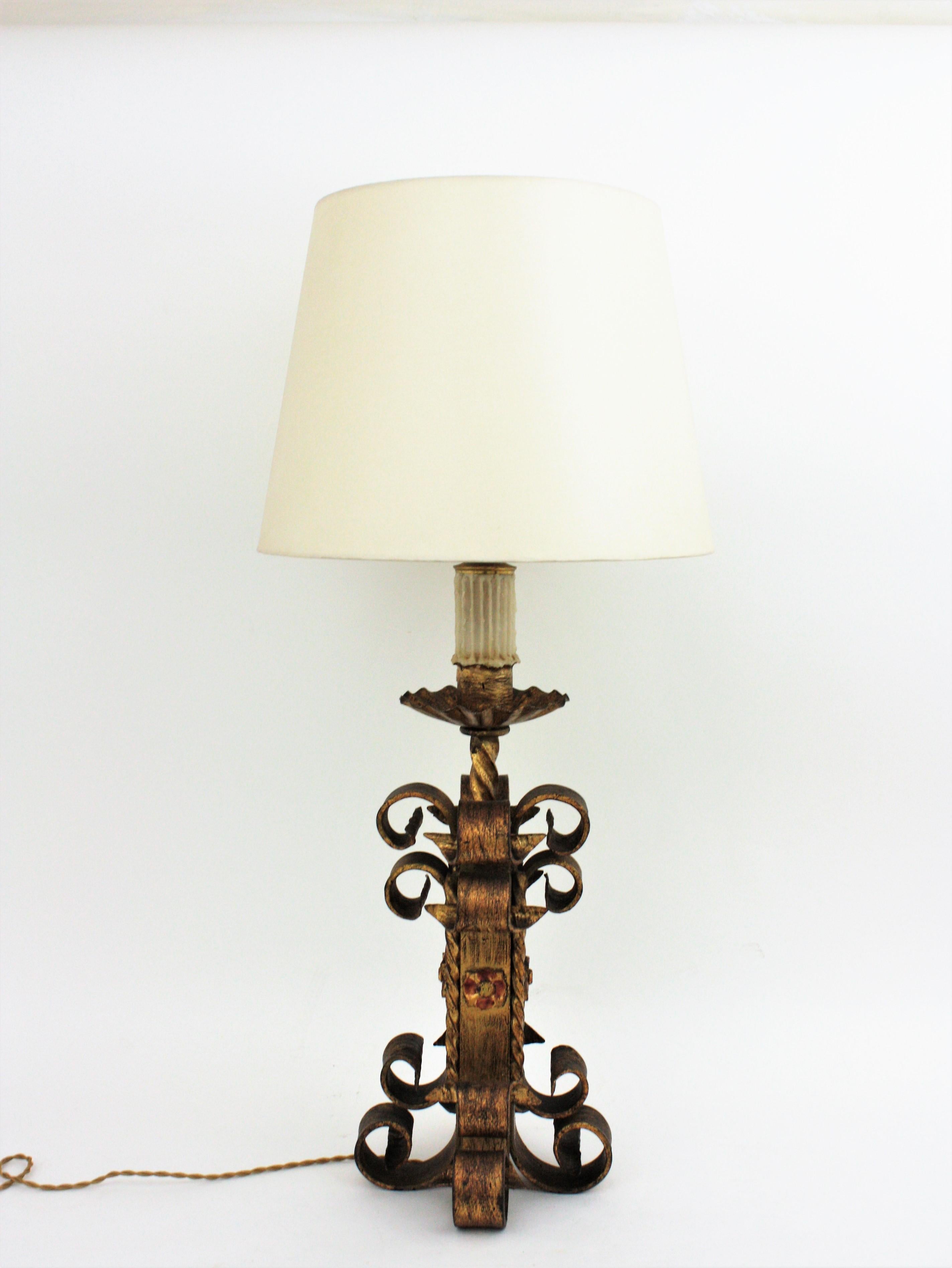 Lampe de table néo-espagnol à volutes en fer forgé doré, années 1940 en vente 8