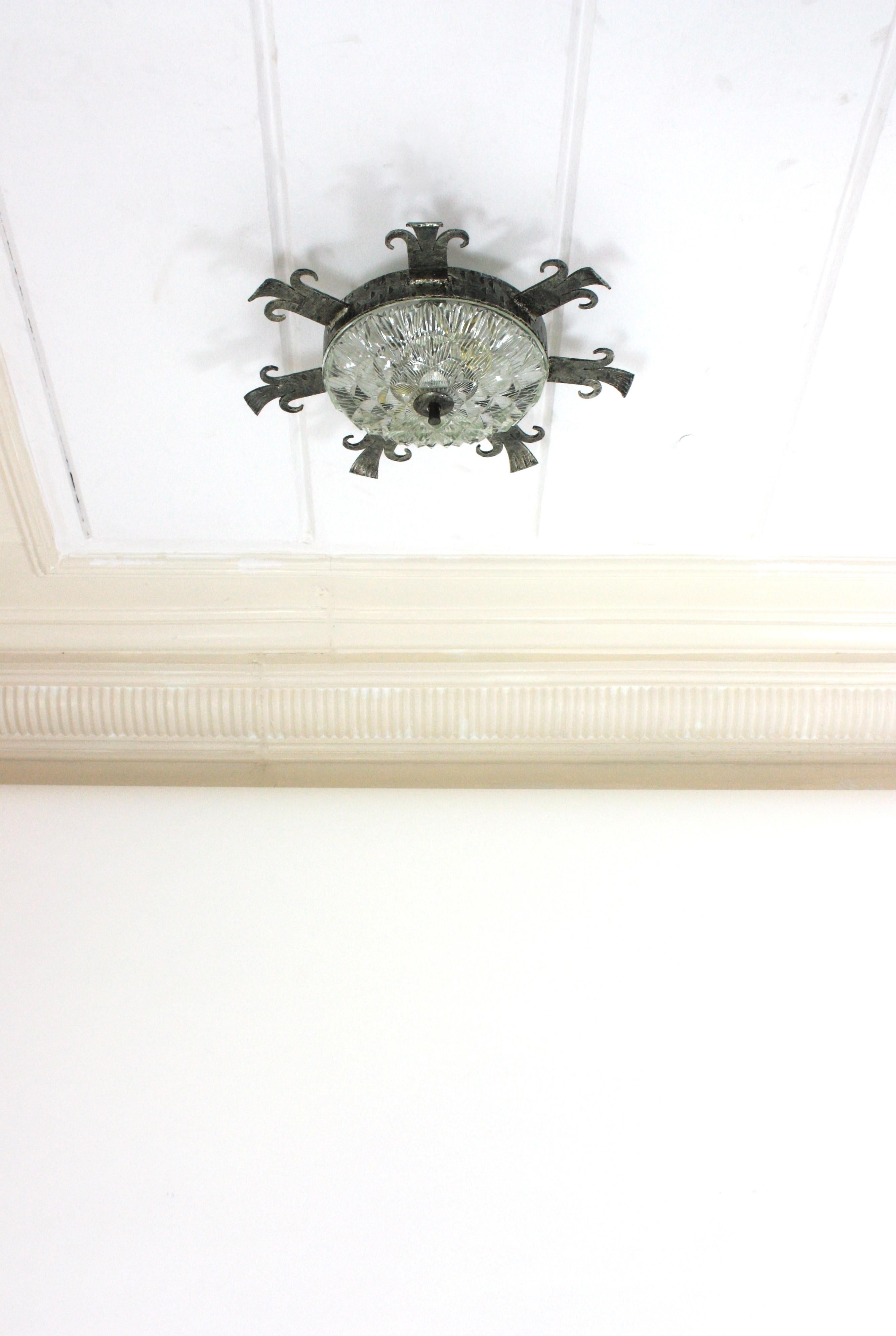 1940s Spanish Revival Sunburst Ceiling Light Fixture in Wrought Iron and Glass For Sale 4