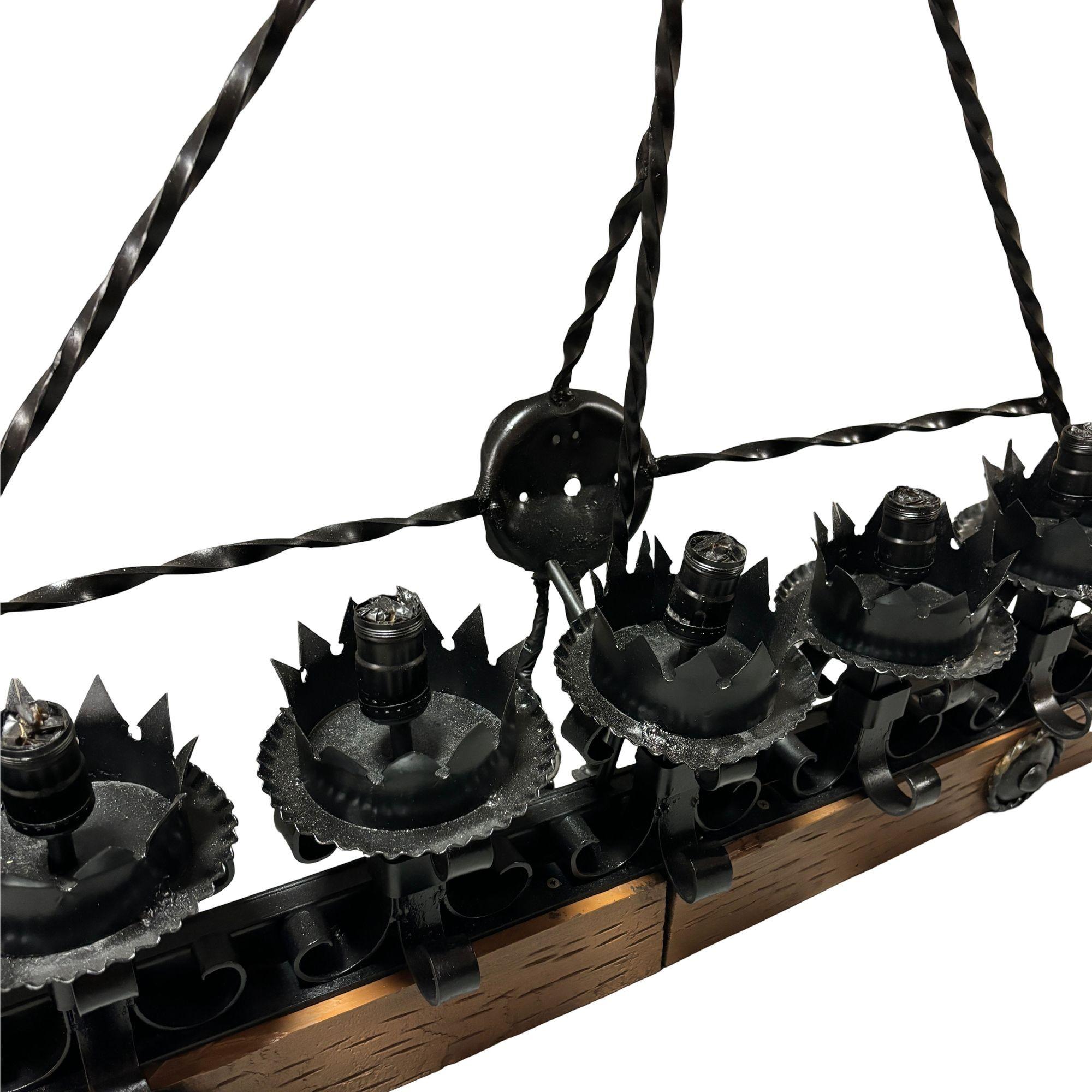 Spanish Revival Schmiedeeisen 7-Light Wood Beam Grand Wandleuchter im Zustand „Hervorragend“ im Angebot in Van Nuys, CA