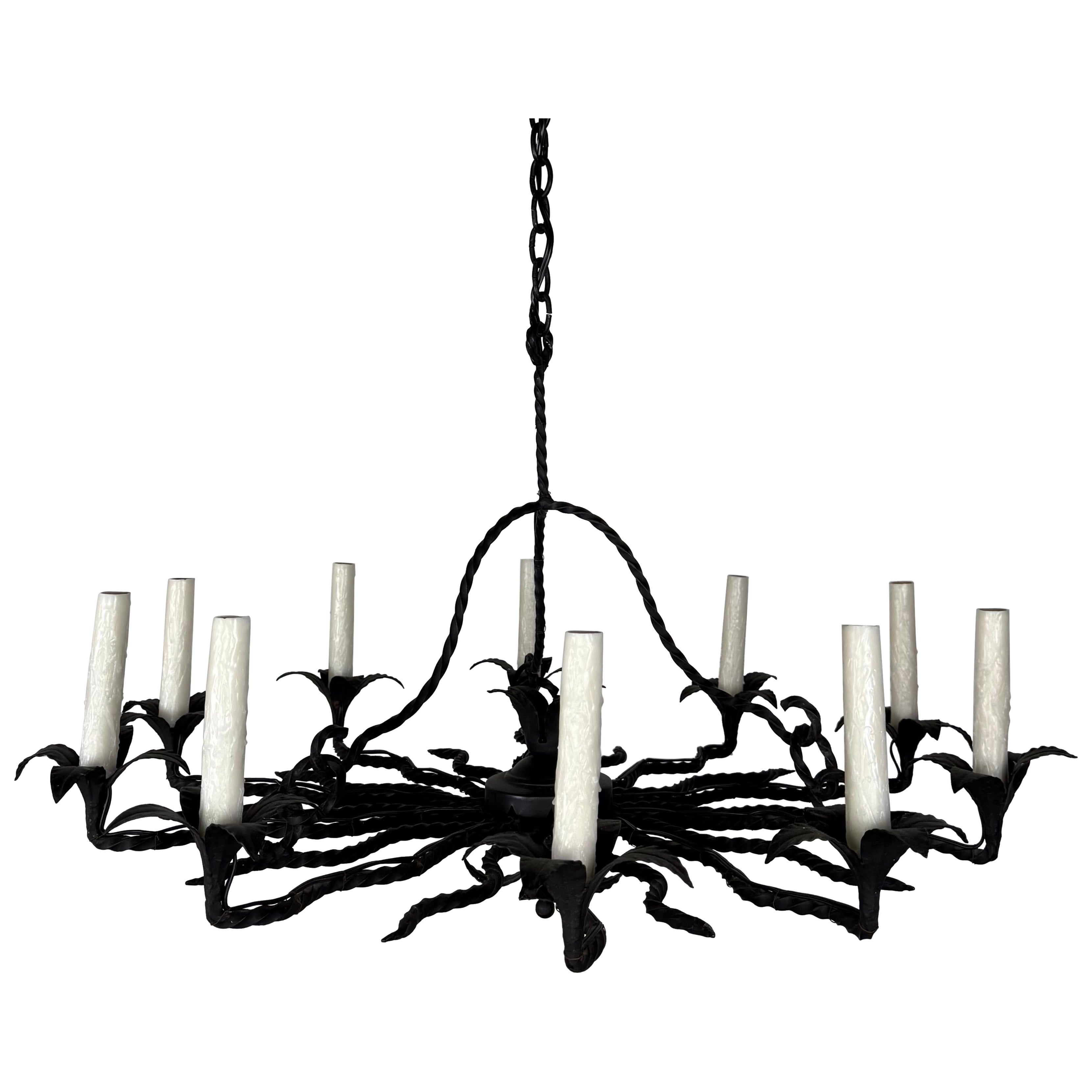 Lustre à douze lumières en fer forgé de style néo-espagnol, vers 1930 en vente