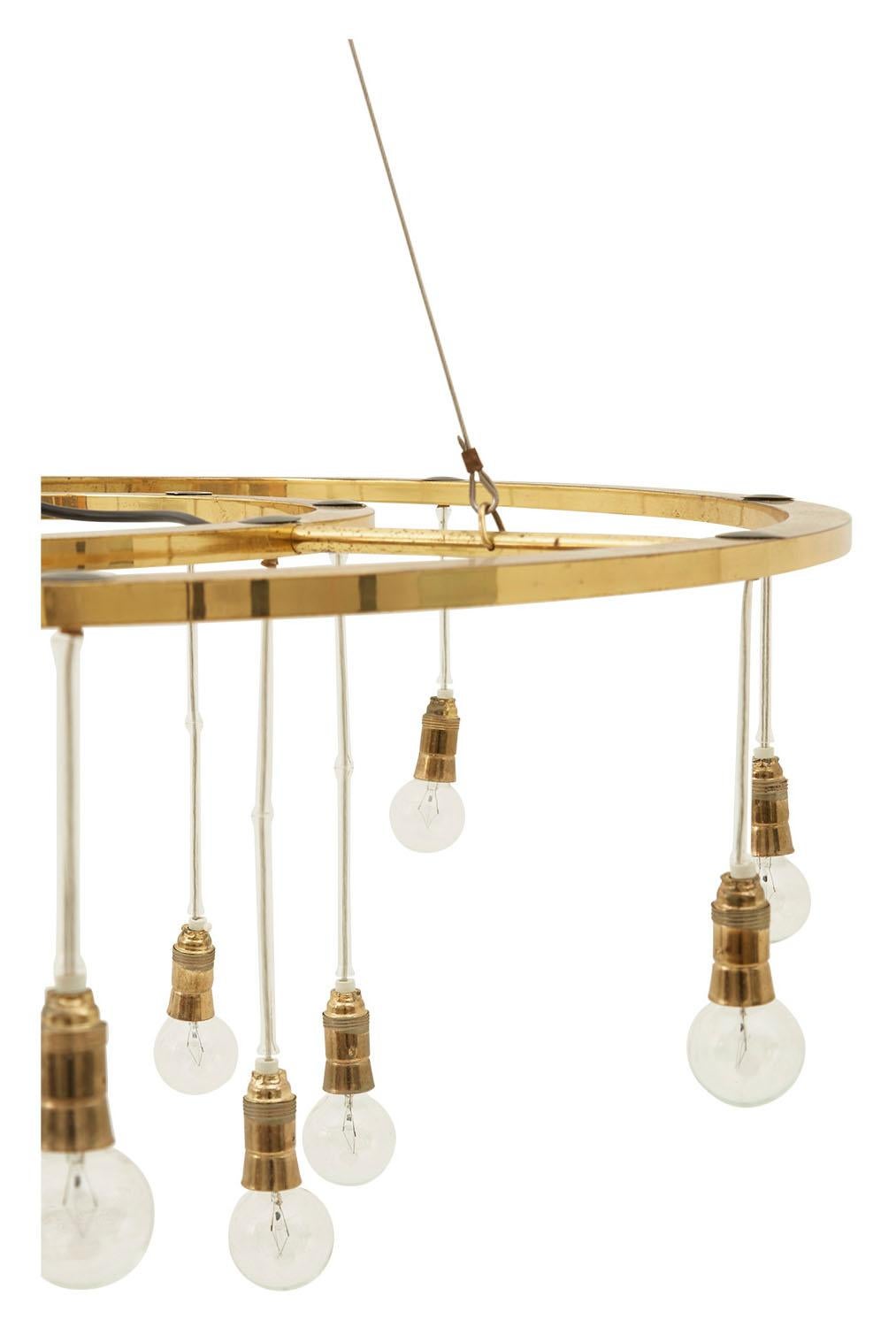 • Brass frame and canopy
• Lights suspended from glass tubes
• Adjustable wire suspension
• Rewired
• 20th century
• Spain.
• Measures: 39.5
